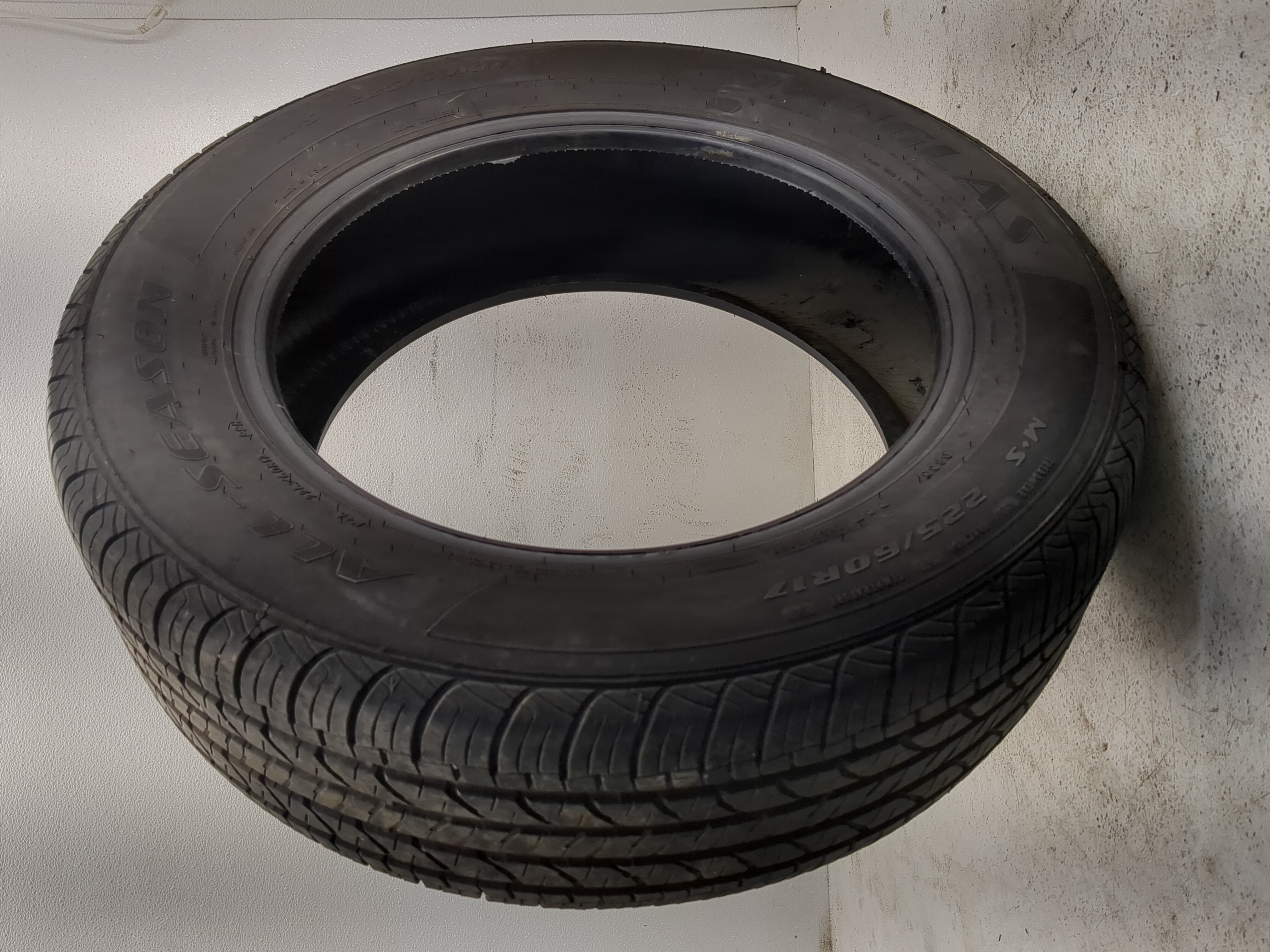 Used Tire 225/60R17 DOUGLAS ALL SEASON 99H - Tread Depth 7/32 - Oemusedautoparts1.com