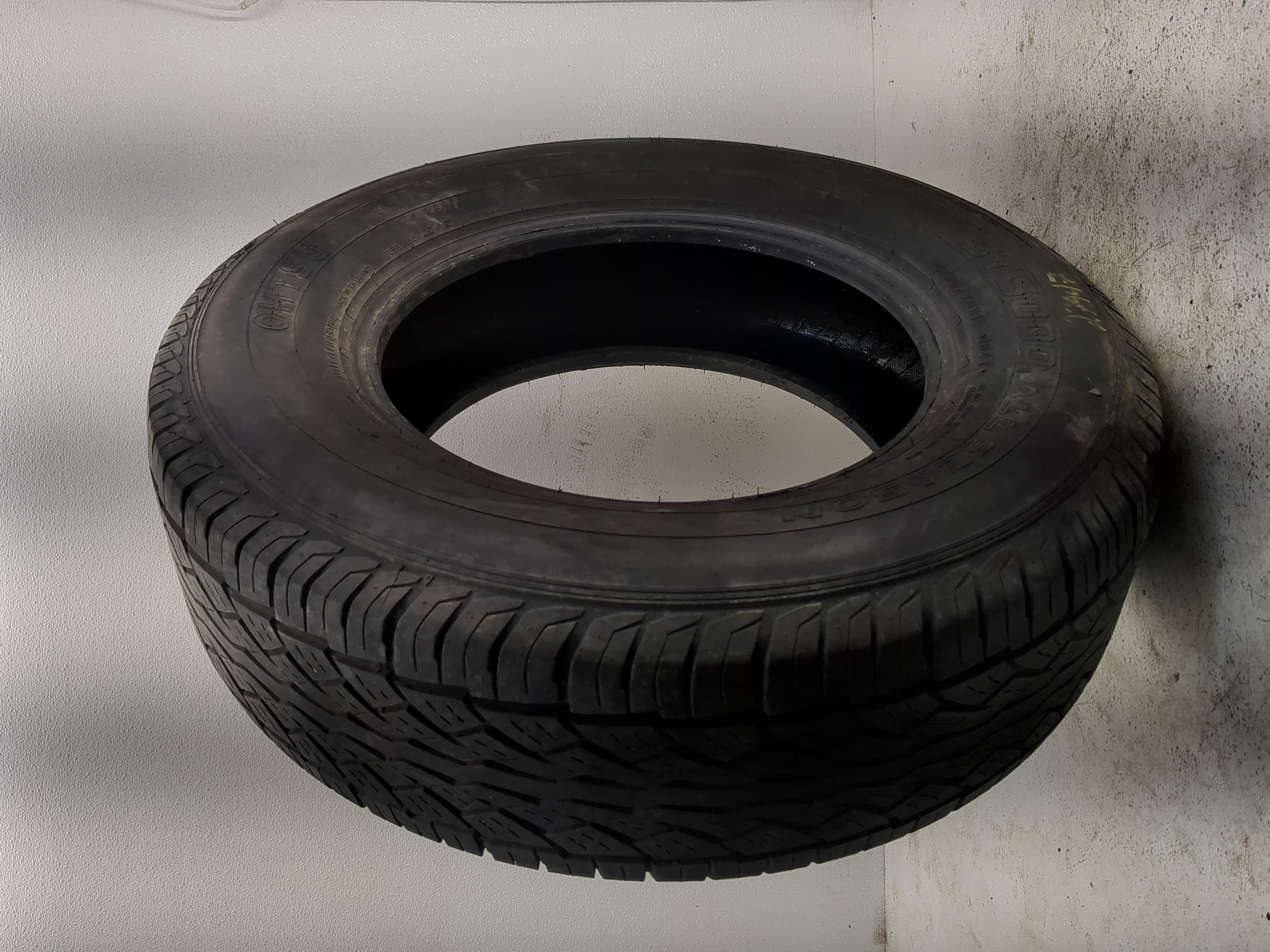 Used Tire P235/70R16 OHTSU ST5000 ALL SEASON 104T - Tread Depth 6/32 - Oemusedautoparts1.com