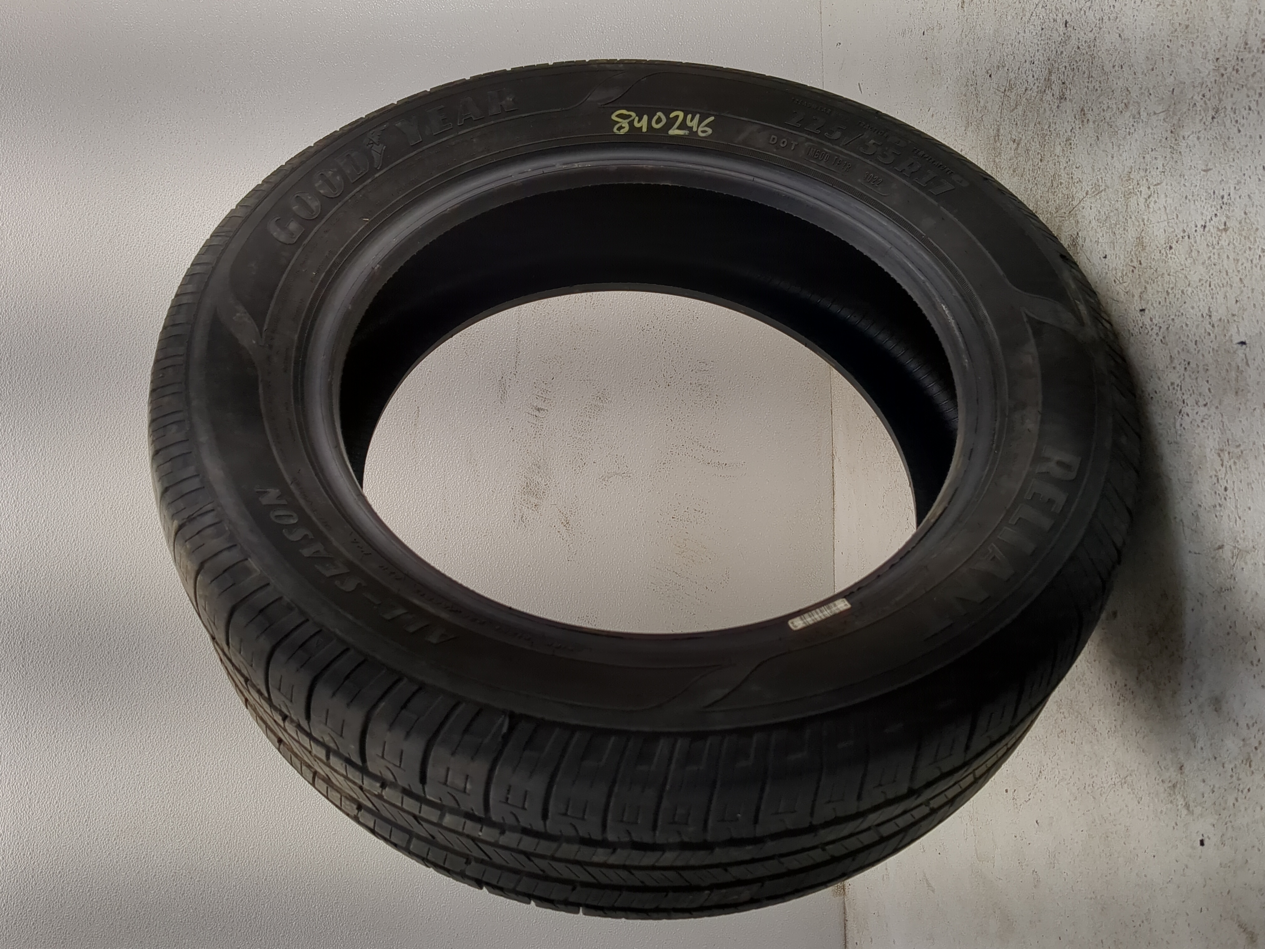 Used Tire 225/55R17 GOODYEAR RELIANT ALL SEASON 97V - Tread Depth 7/32 - Oemusedautoparts1.com