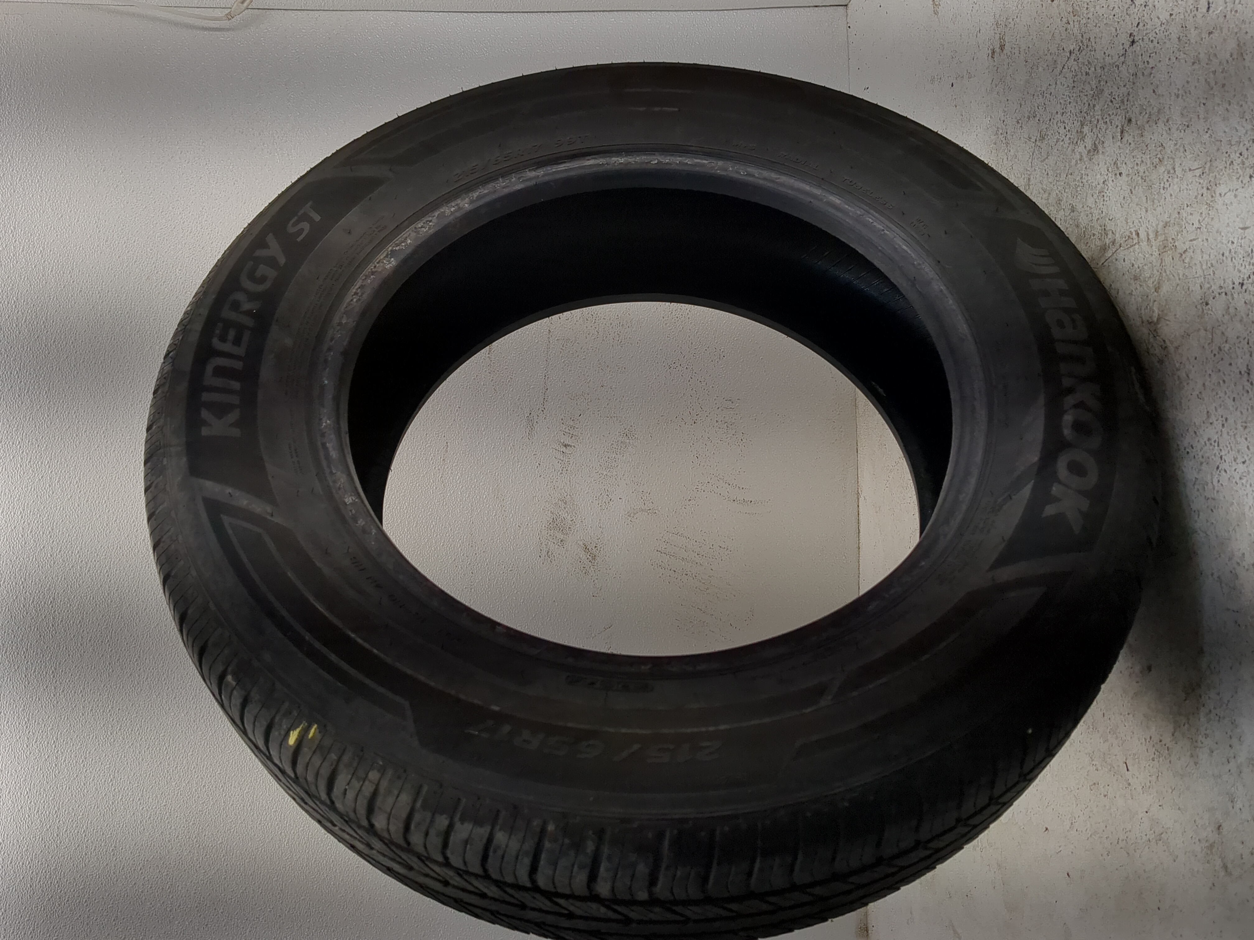 Picture of Used Tire 215/65R17 HANKOOK KINERGY ST 99T - Tread Depth 6.5/32