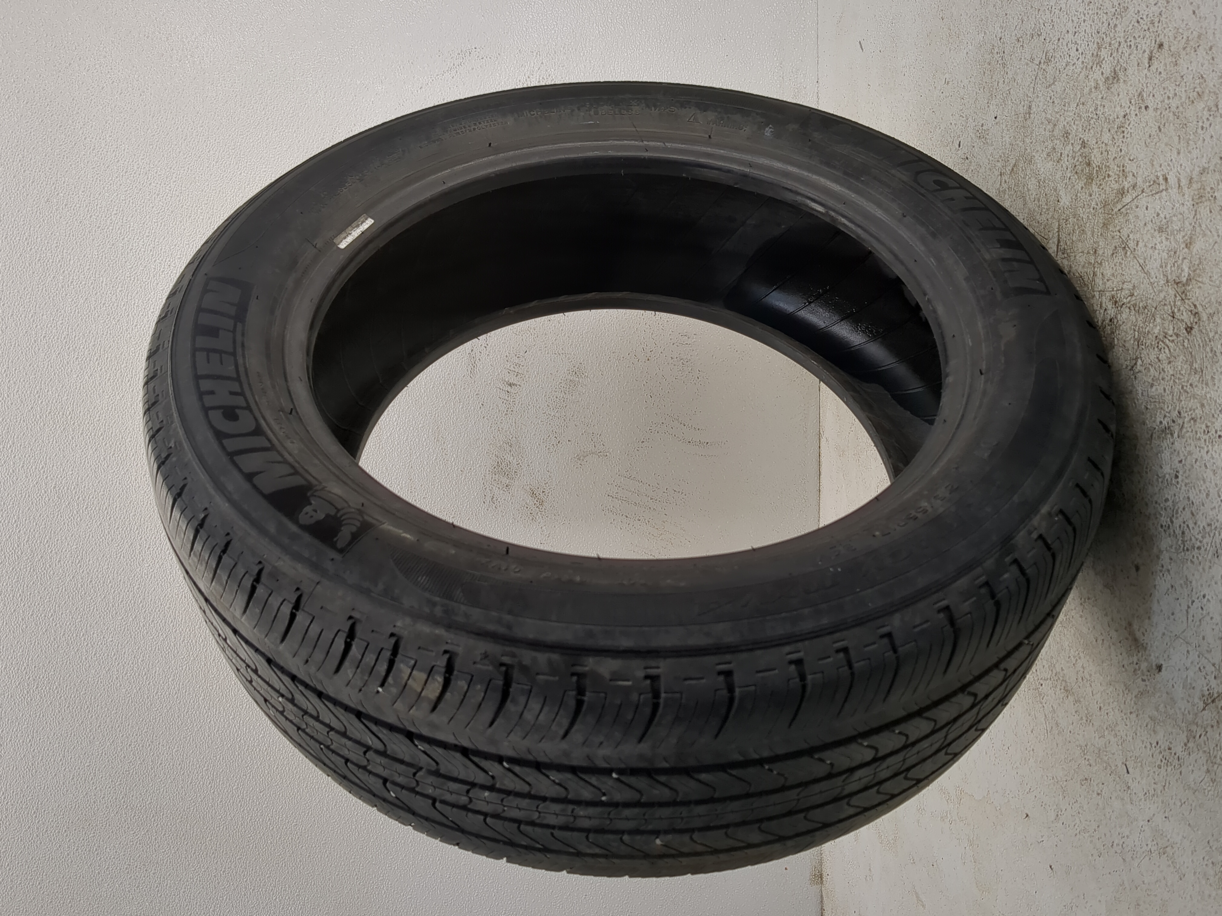 Used Tire 215/55R17 MICHELIN PRIMACY MXV4 94V - Tread Depth 6/32 - Oemusedautoparts1.com