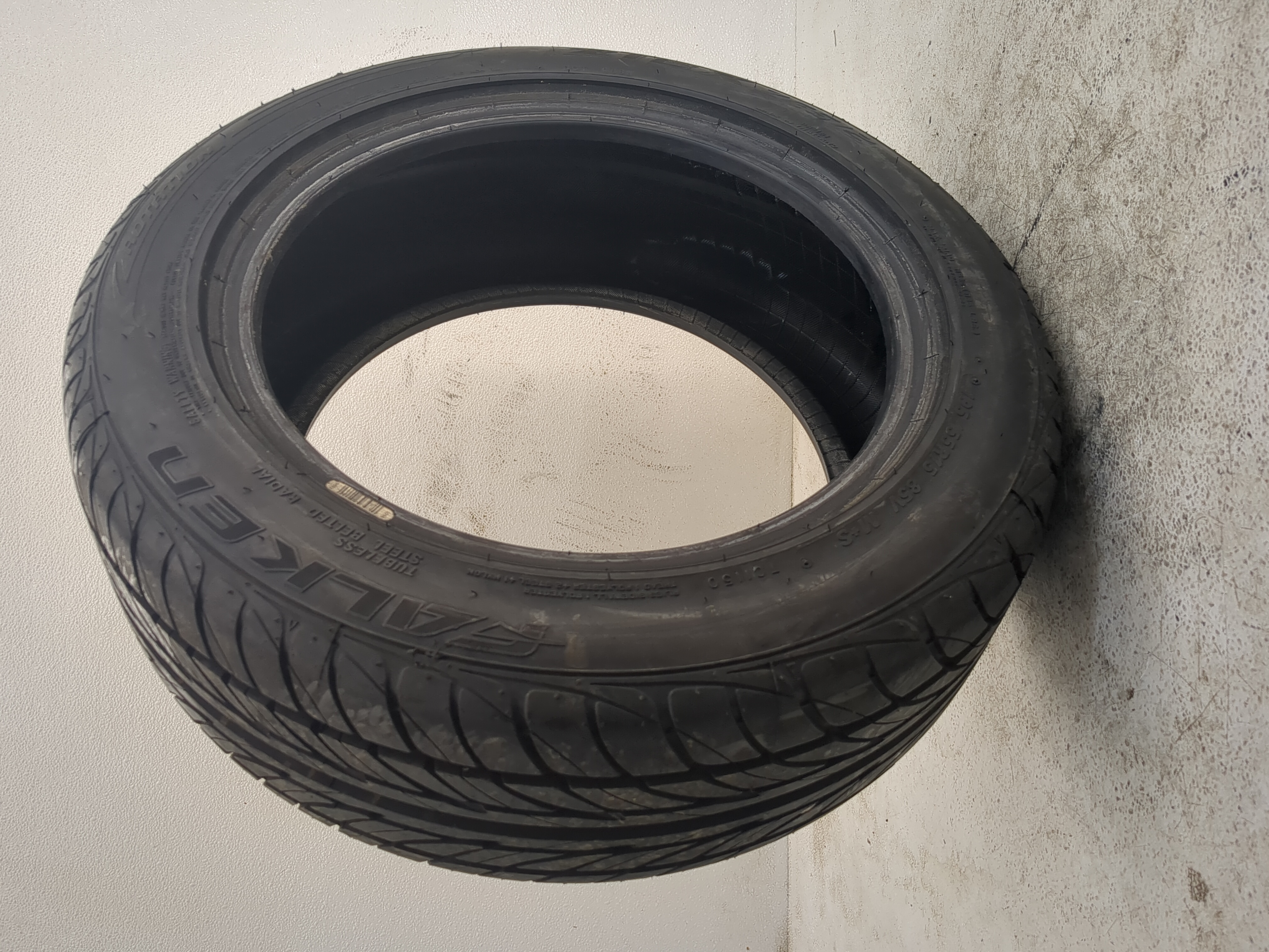 Used Tire 195/55R15 FALKEN ZIEX 85V - Tread Depth 10/32 - Oemusedautoparts1.com