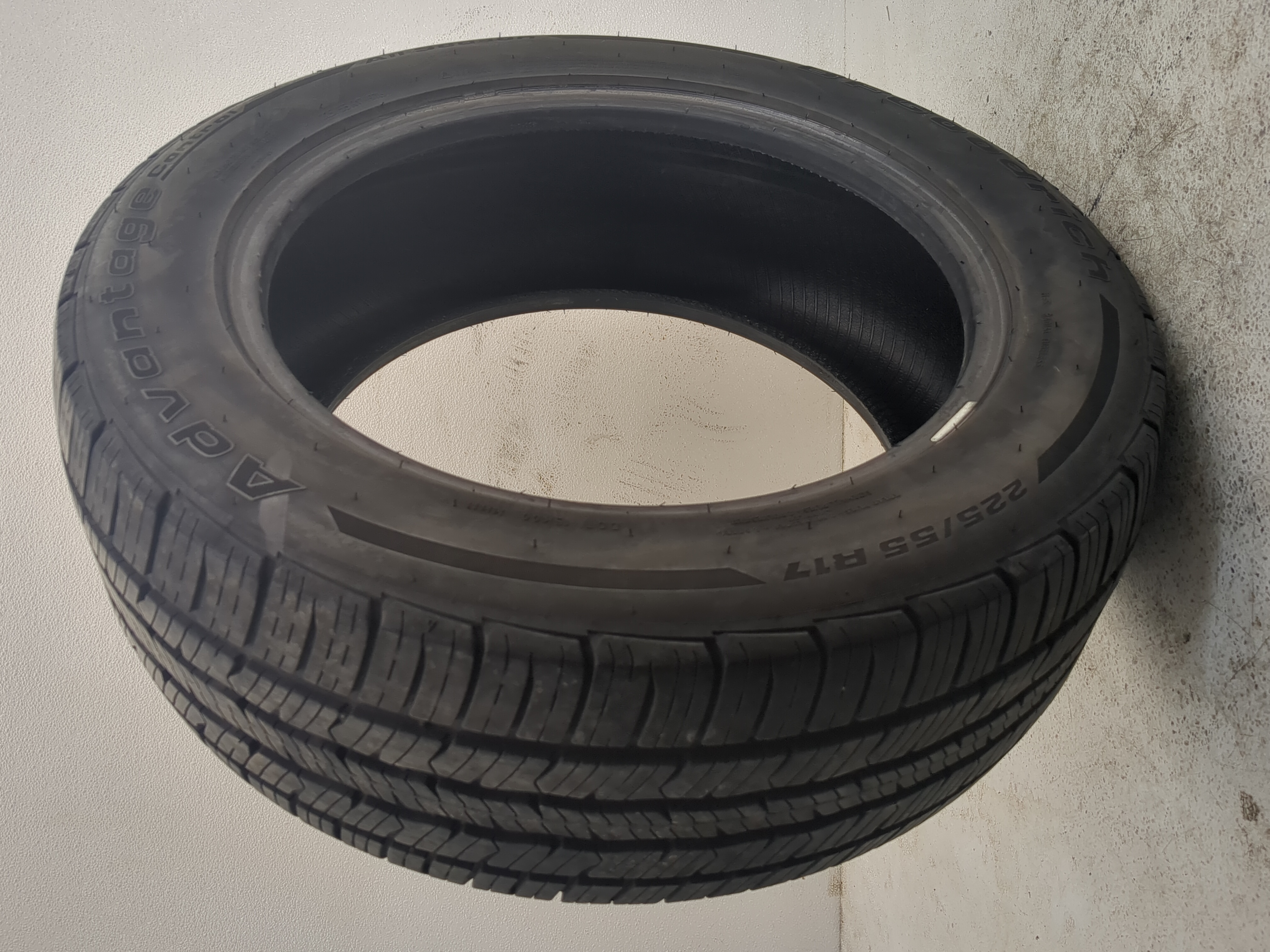 Used Tire 225/55R17 BFGOODRICH ADVANTAGE CONTROL 97H - Tread Depth 10/32 - Oemusedautoparts1.com