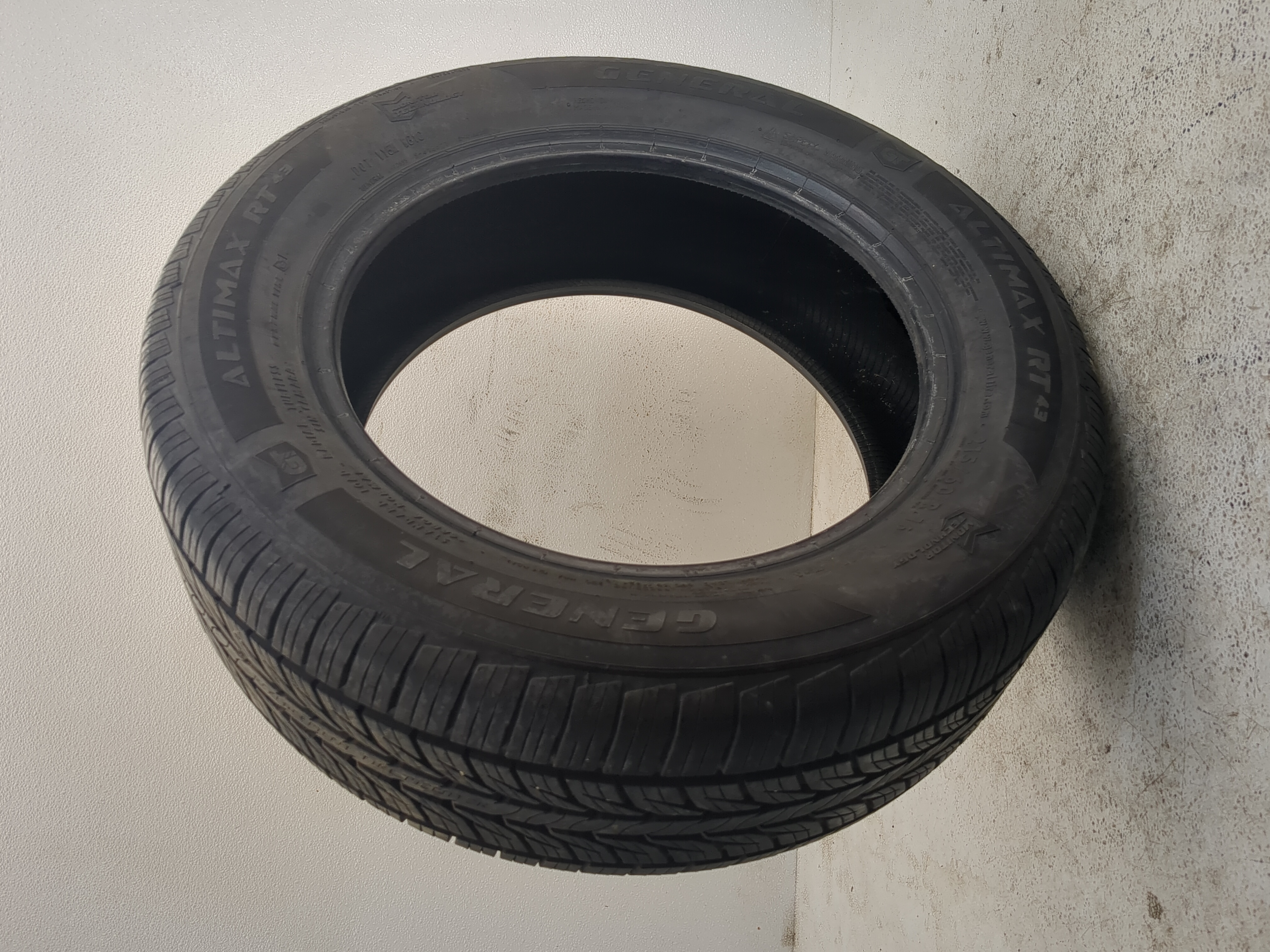 Used Tire 215/60R16 GENERAL ALTIMAX RT 43 95V - Tread Depth 9.5/32 - Oemusedautoparts1.com