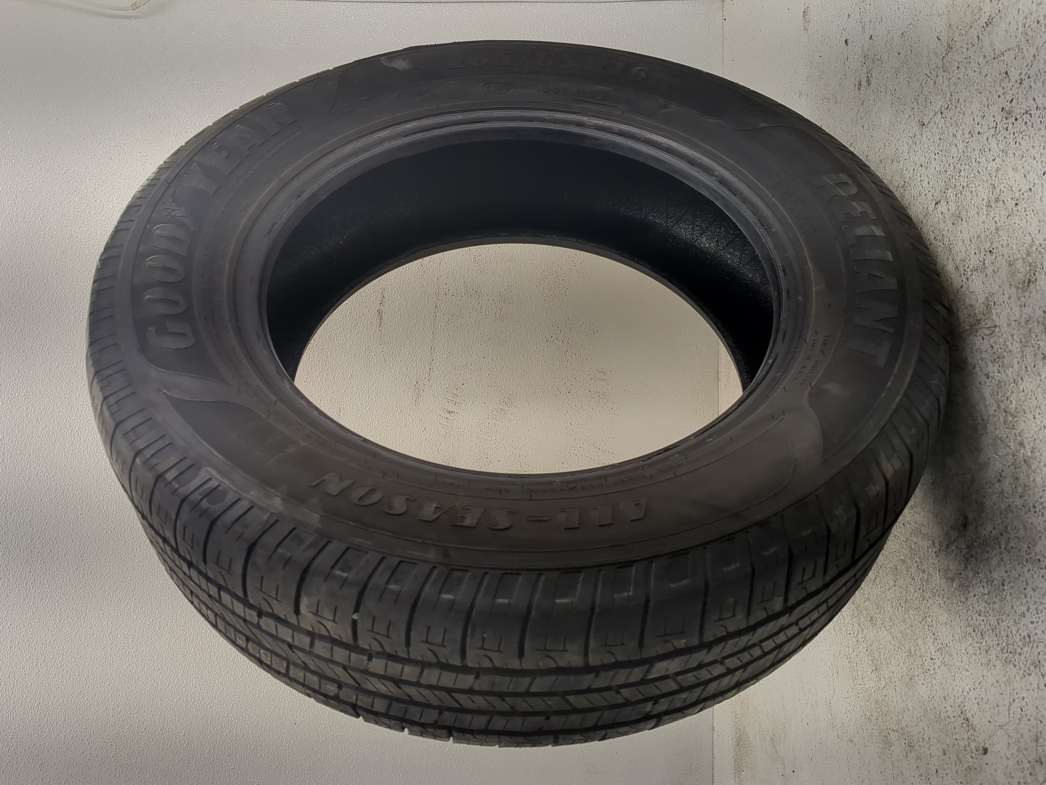 Used Tire 205/65R16 GOODYEAR RELIANT ALL SEASON 95H - Tread Depth 7/32 - Oemusedautoparts1.com