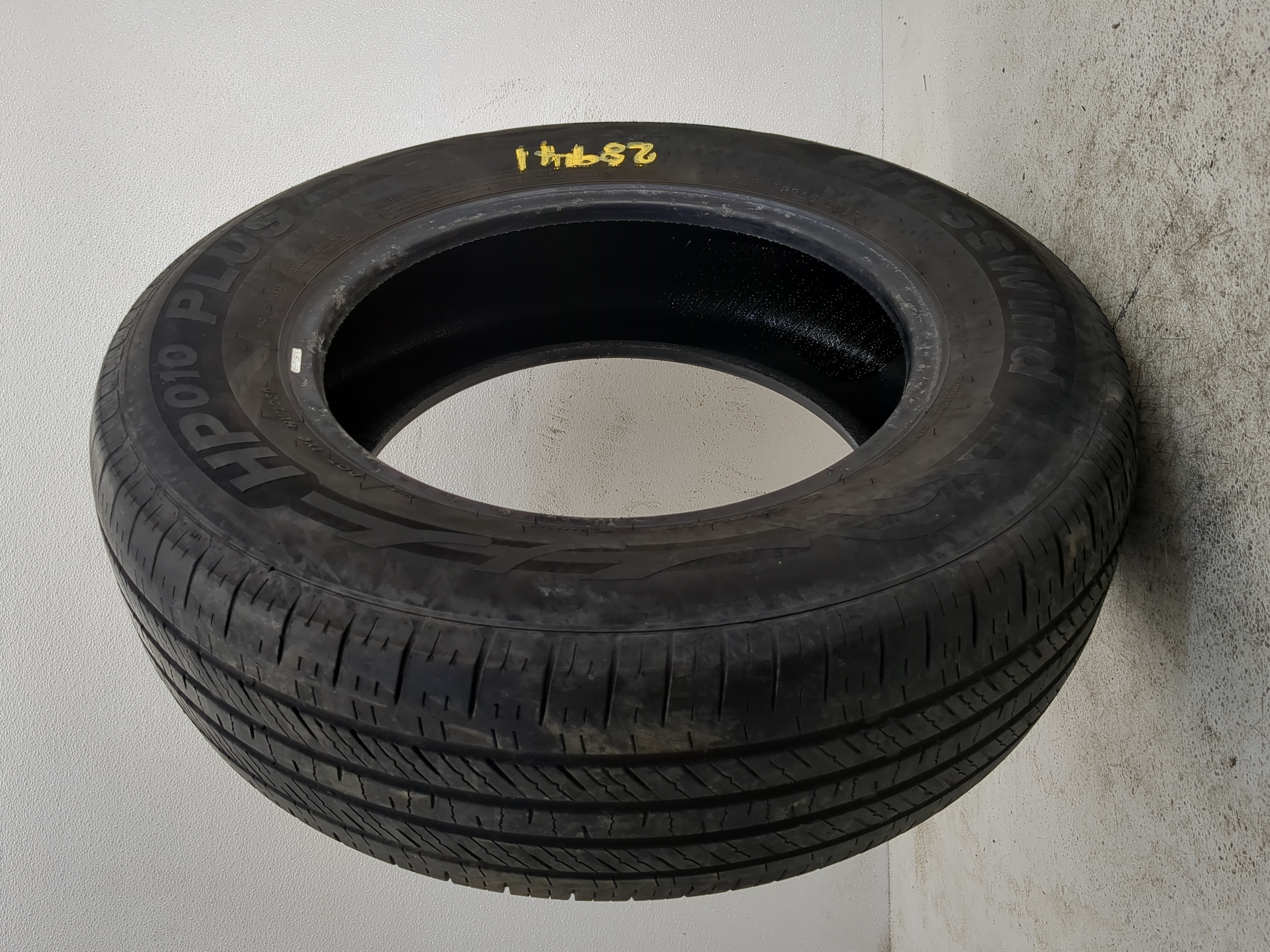 Used Tire 215/70R16 CROSSWIND HP010 PLUS 100T - Tread Depth 6/32 - Oemusedautoparts1.com