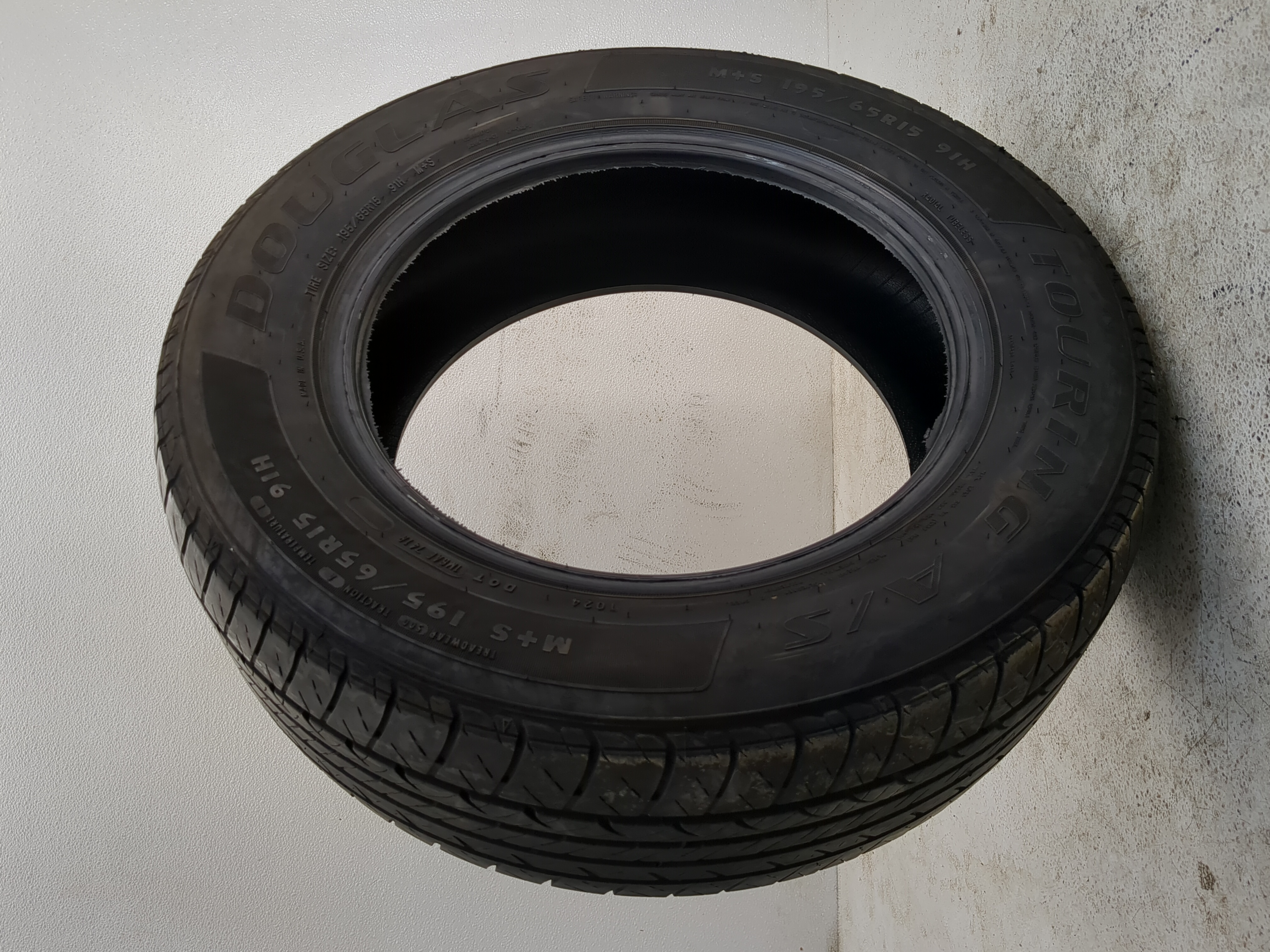 Used Tire 105/65R15 DOUGLAS TOURING A/S 91H - Tread Depth 6/32 - Oemusedautoparts1.com