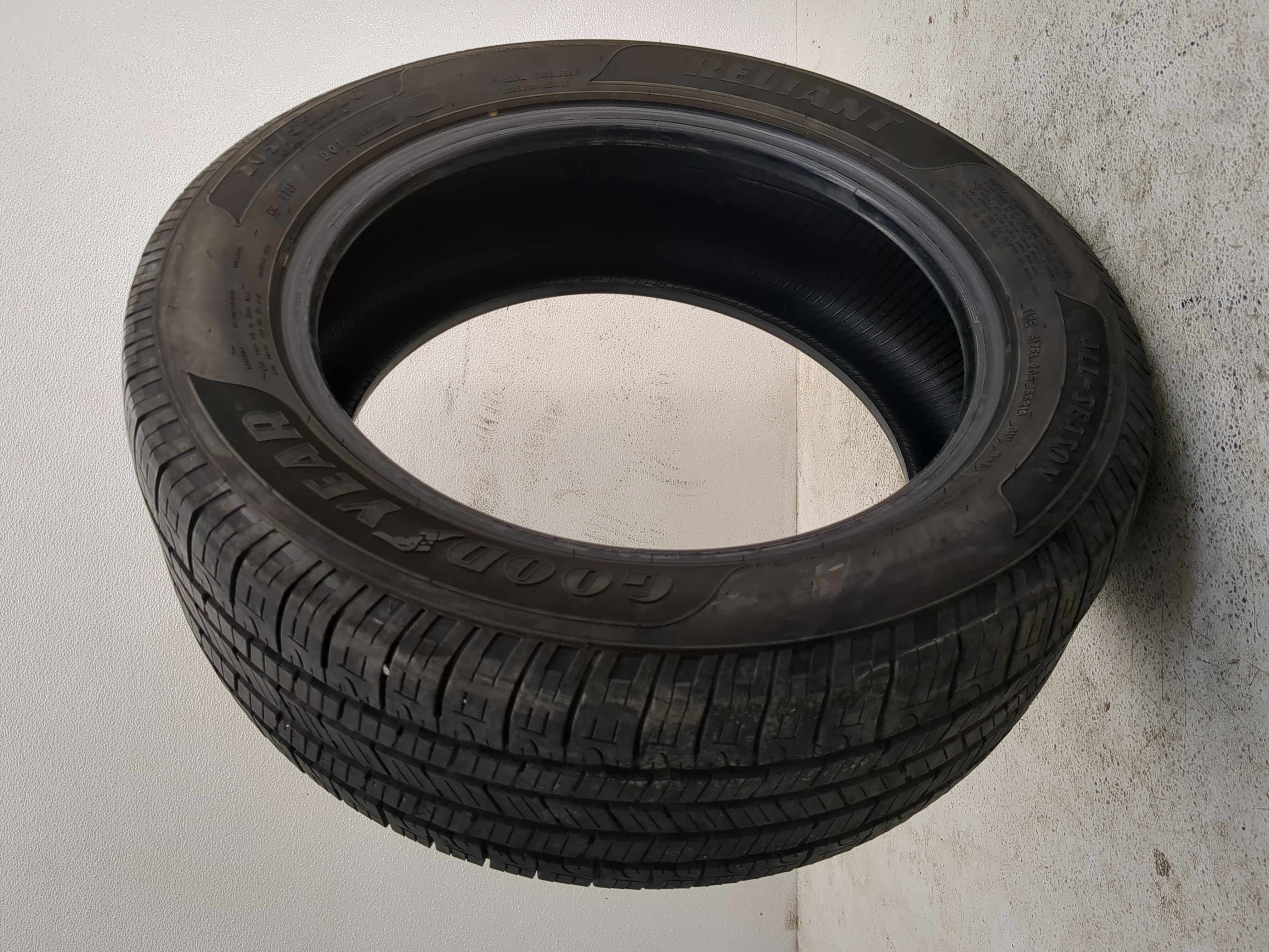 Used Tire 205/55R16 GOODYEAR RELIANT 91V - Tread Depth 8/32 - Oemusedautoparts1.com