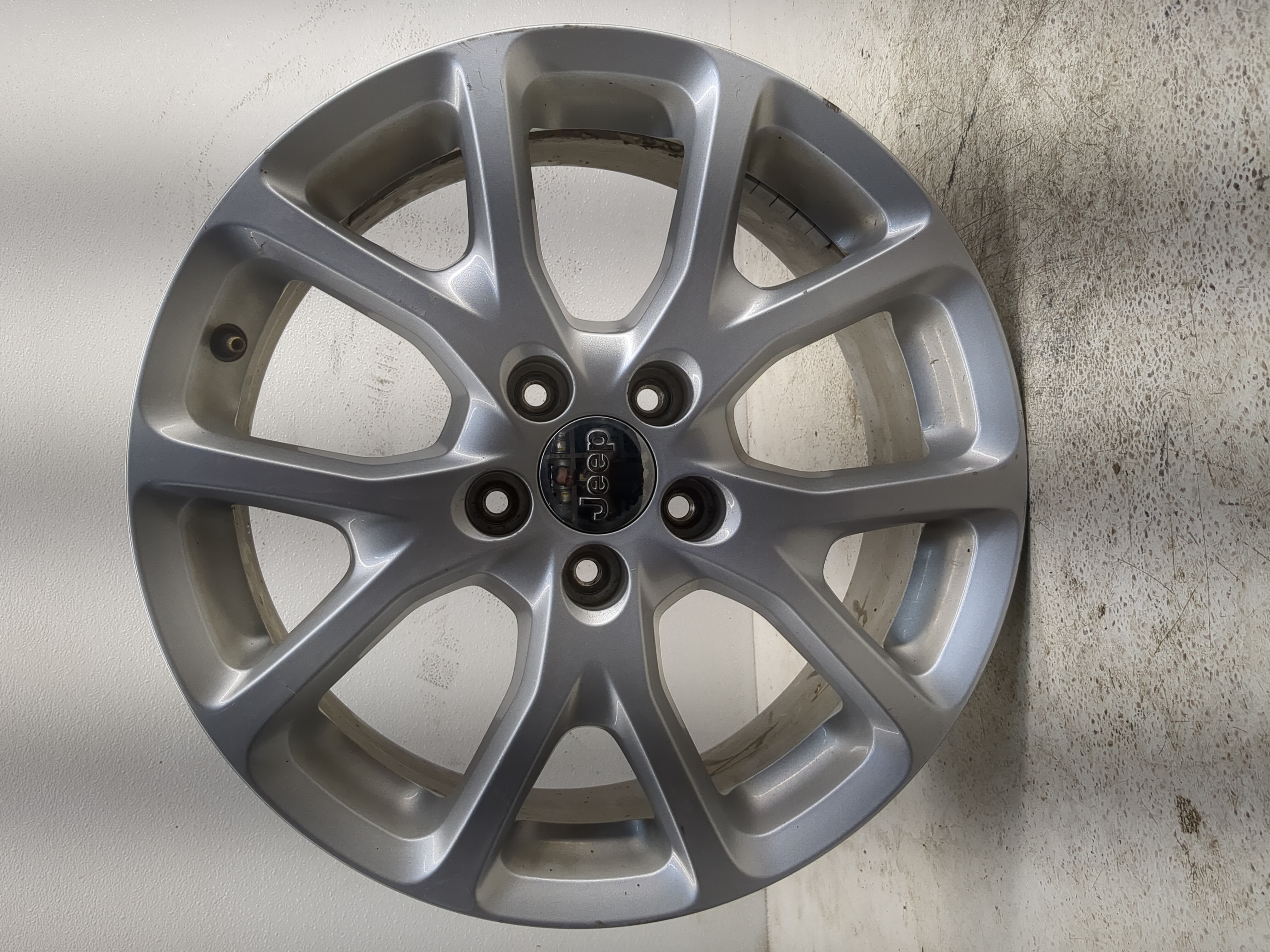 2014-2018 Jeep Cherokee Oem Wheel Rim 1161931 - Oemusedautoparts1.com