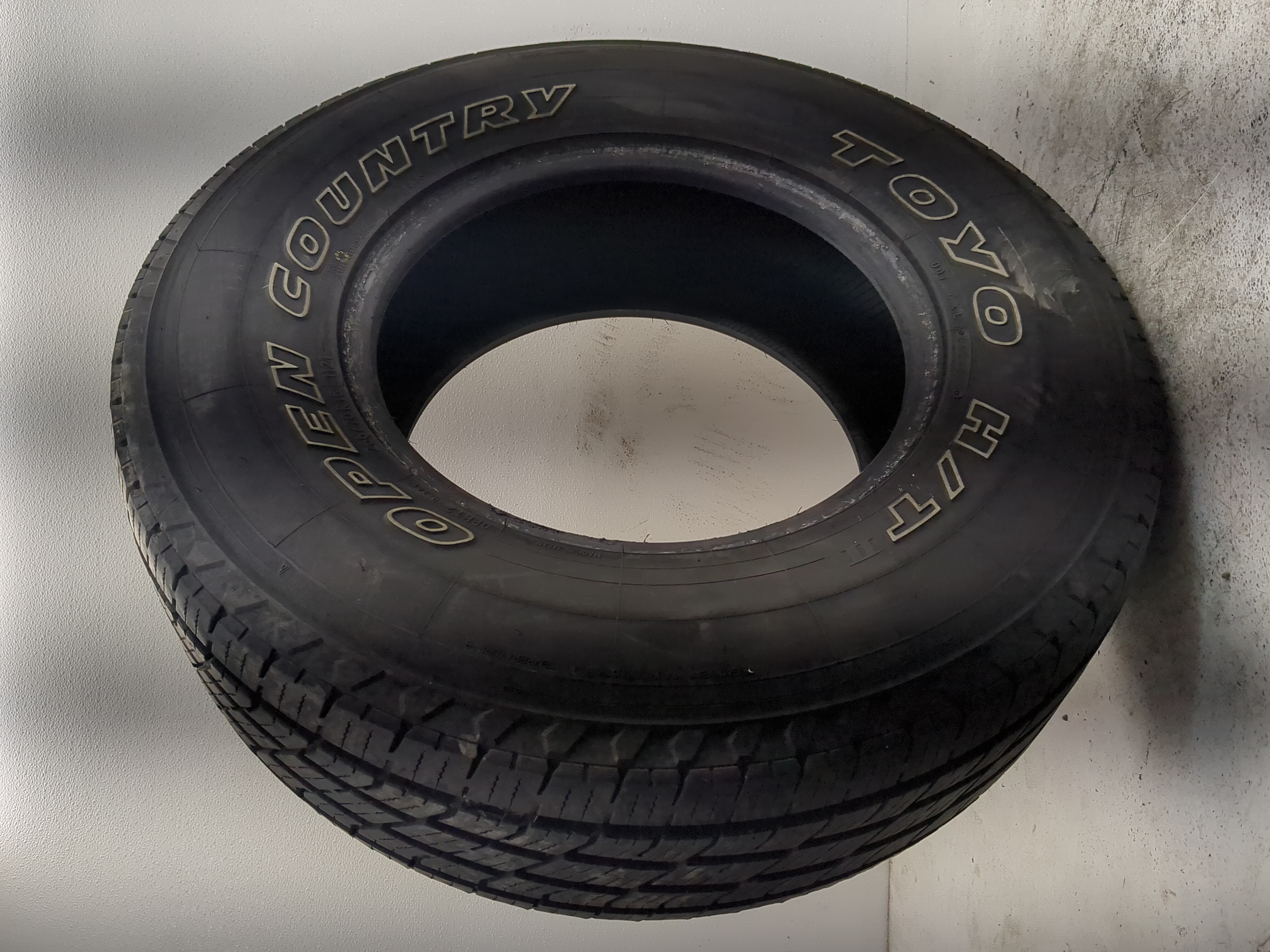 Used Tire 265/70R16 TOYO H/T OPEN COUNTRY A/T 112T - Tread Depth 11/32 - Oemusedautoparts1.com