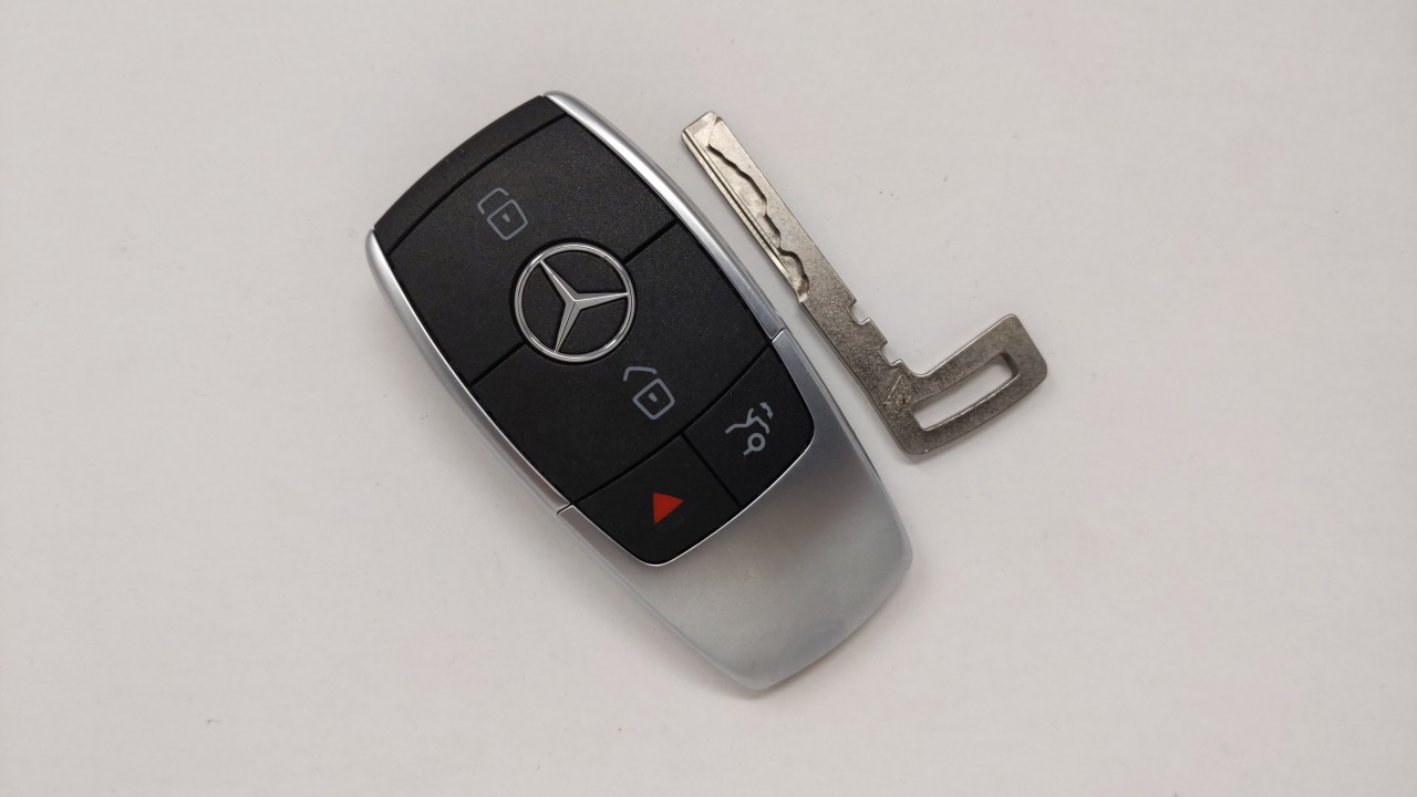 Picture of Mercedes-Benz Keyless Entry Remote Fob Iyz-Ms2 4 Buttons 116625
