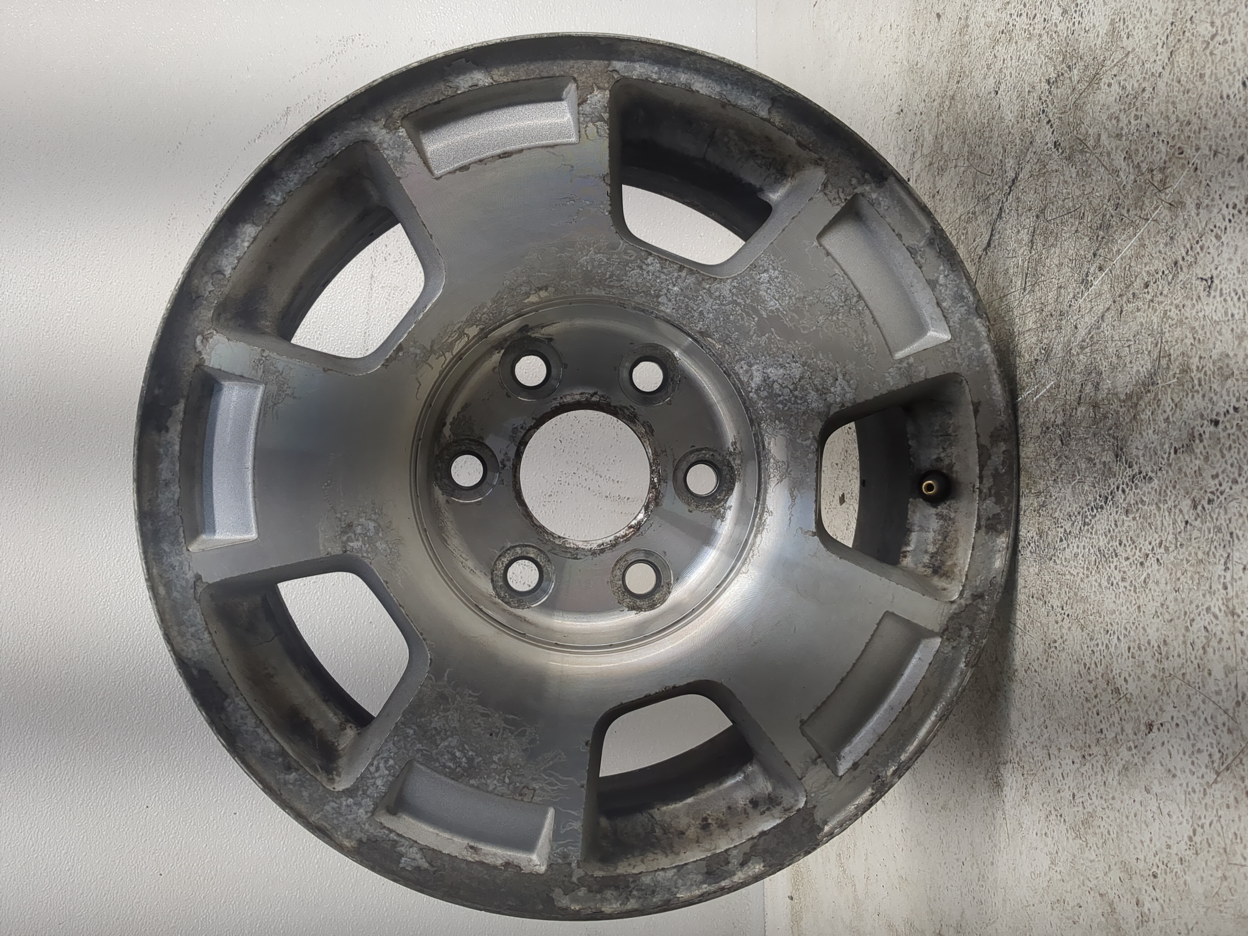 2007-2014 Chevrolet Suburban 1500 Oem Wheel Rim 1168435 - Oemusedautoparts1.com