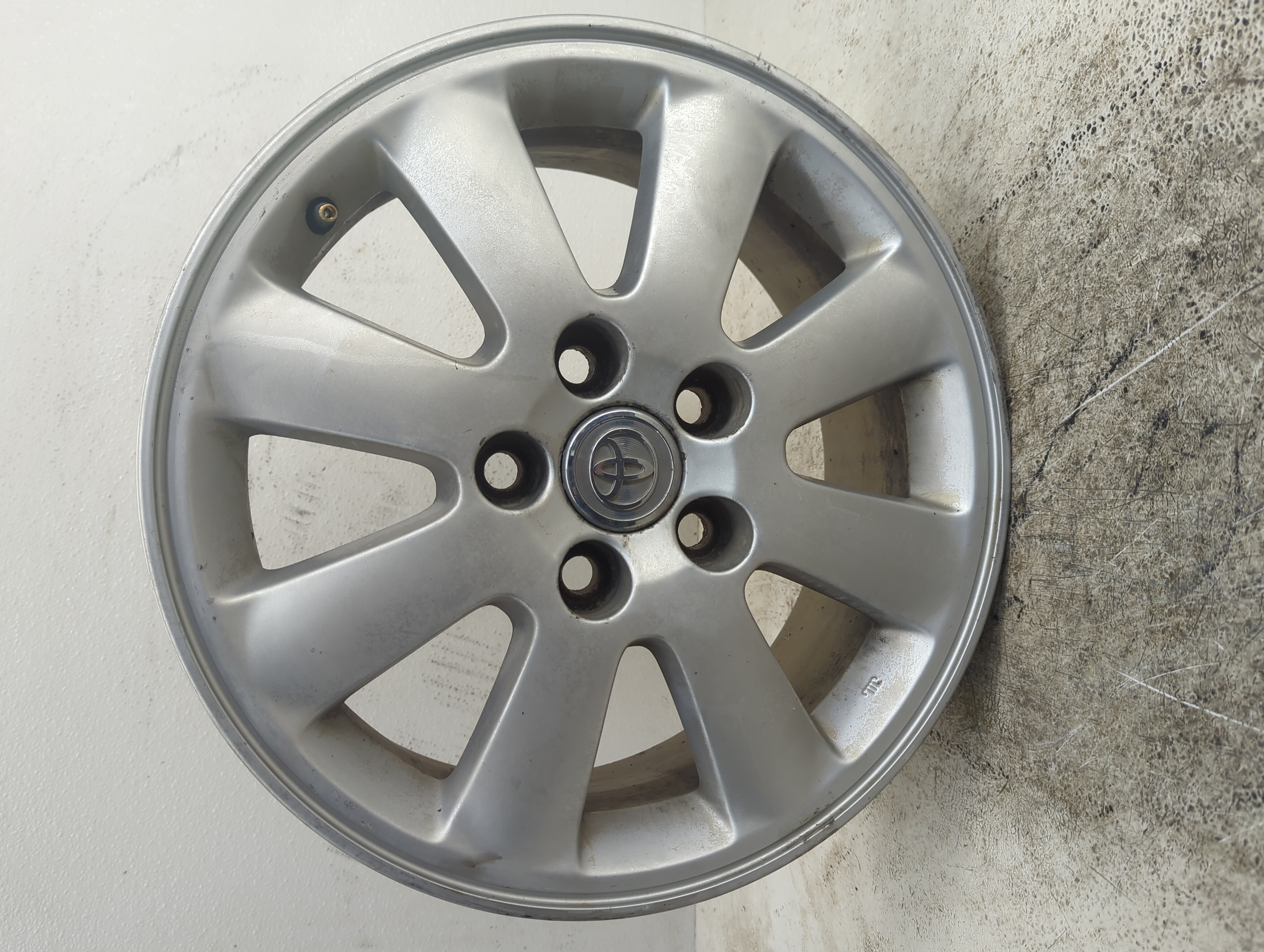 2002-2005 Toyota Camry Oem Wheel Rim 1168998 - Oemusedautoparts1.com
