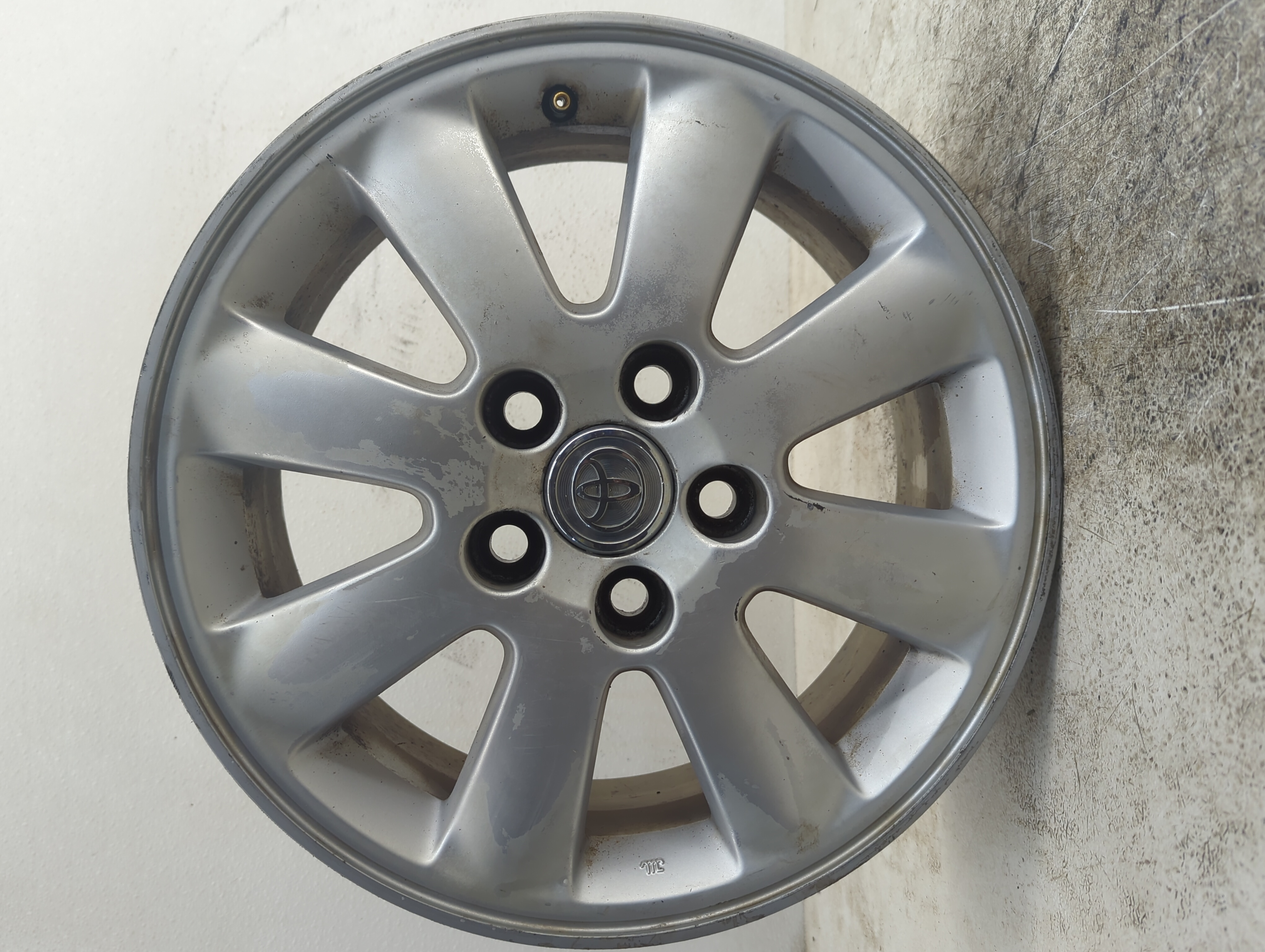2002-2005 Toyota Camry Oem Wheel Rim 1168999 - Oemusedautoparts1.com