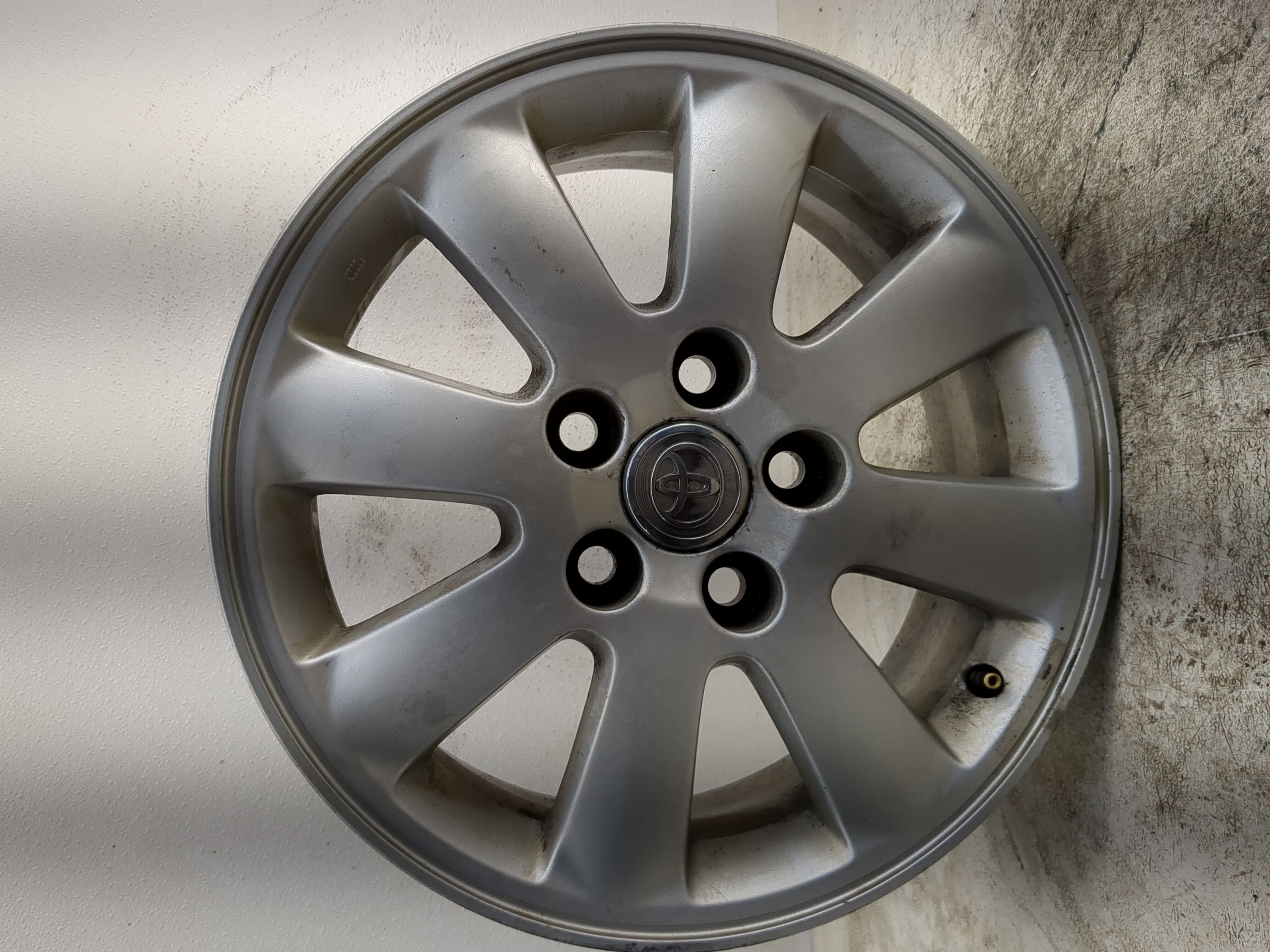 2002-2005 Toyota Camry Oem Wheel Rim 1169001 - Oemusedautoparts1.com