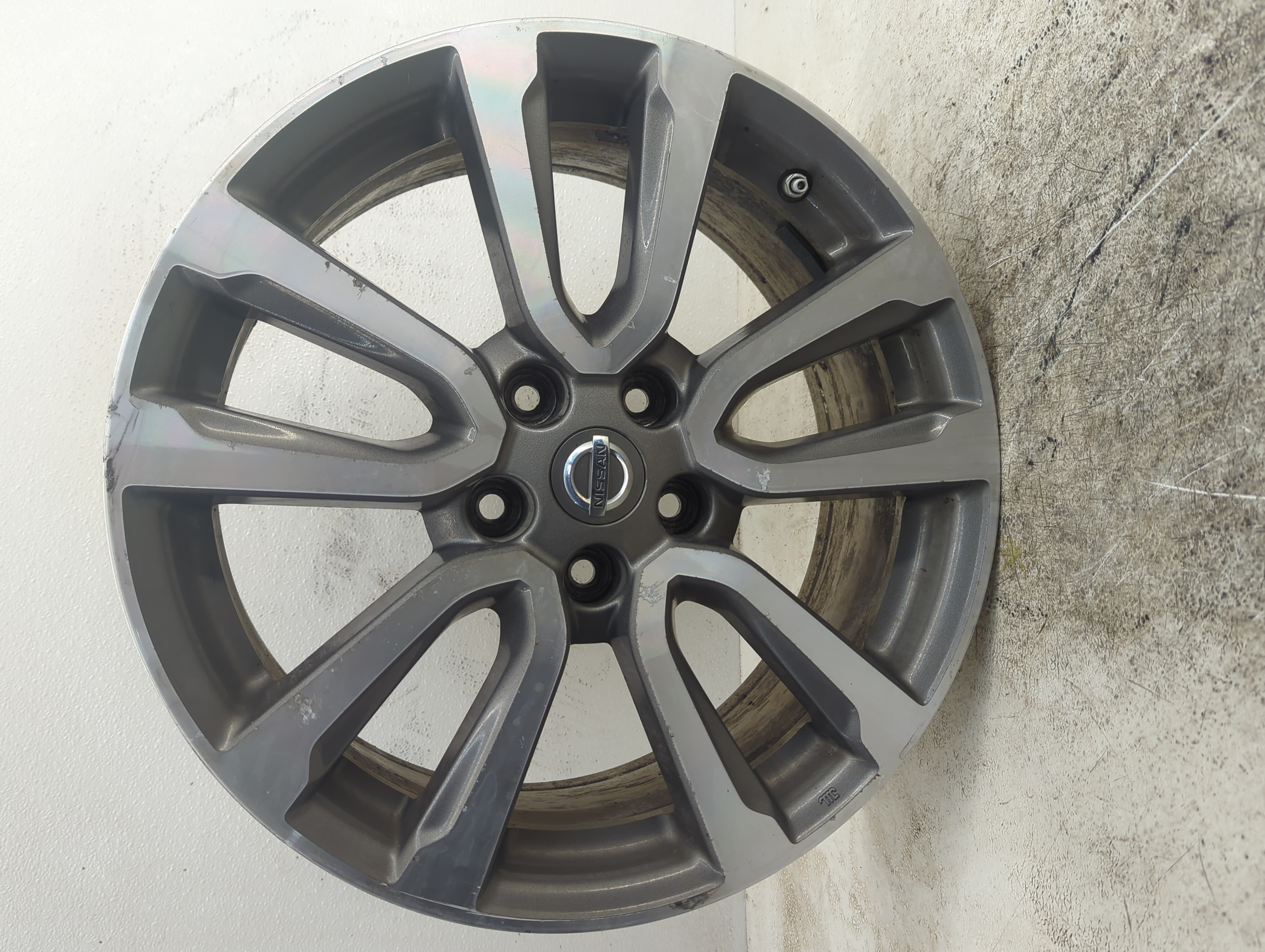 2013-2016 Nissan Pathfinder Oem Wheel Rim 1172169 - Oemusedautoparts1.com