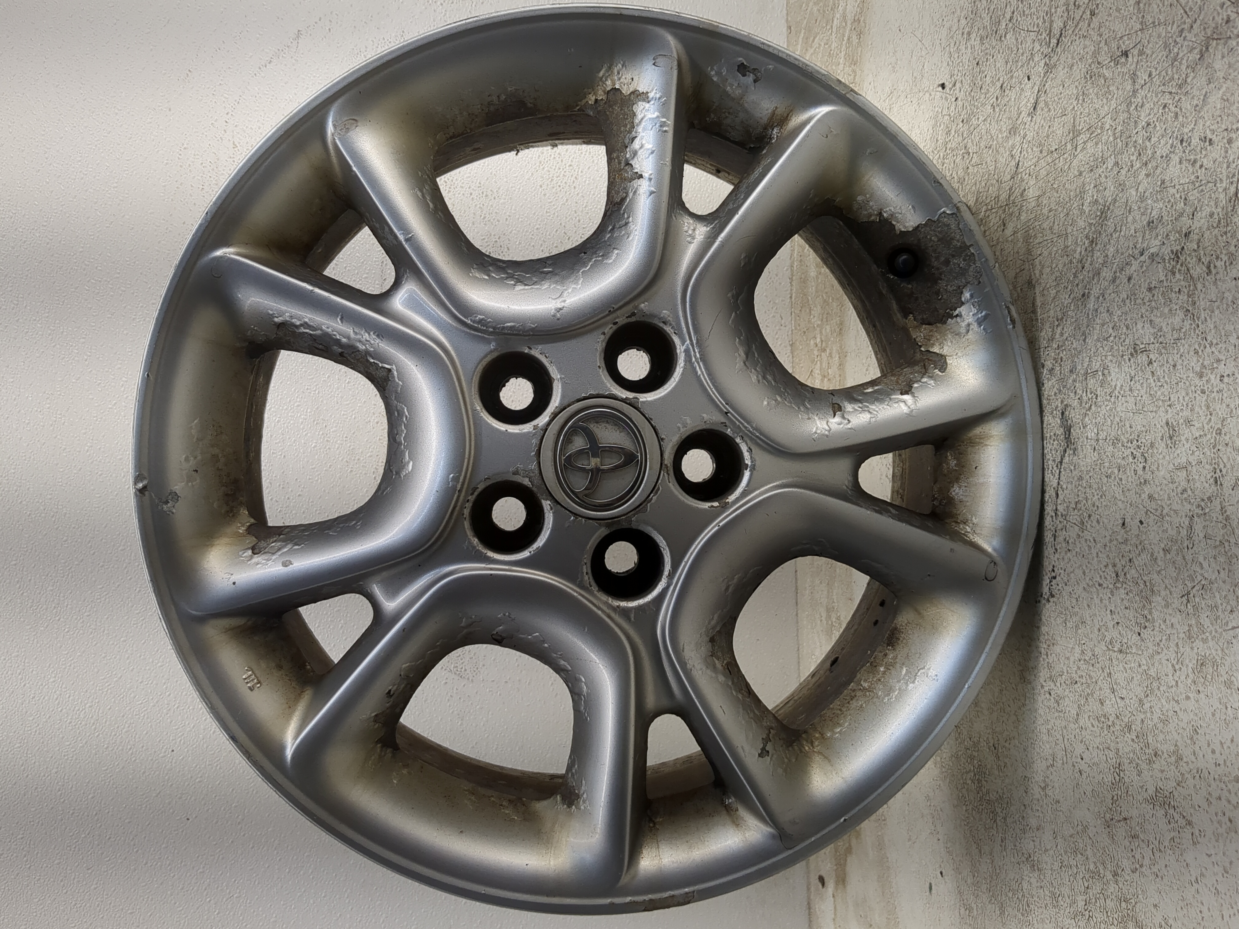 2004-2007 Toyota Sienna Oem Wheel Rim 1173938 - Oemusedautoparts1.com