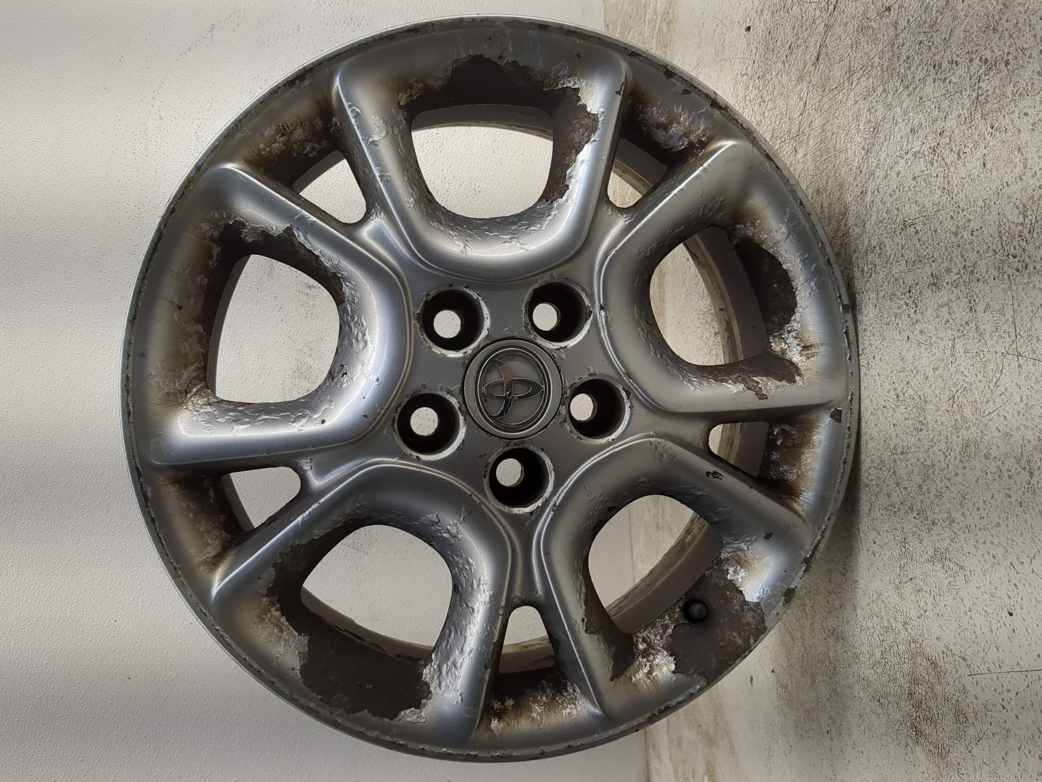 2004-2007 Toyota Sienna Oem Wheel Rim 1173941 - Oemusedautoparts1.com