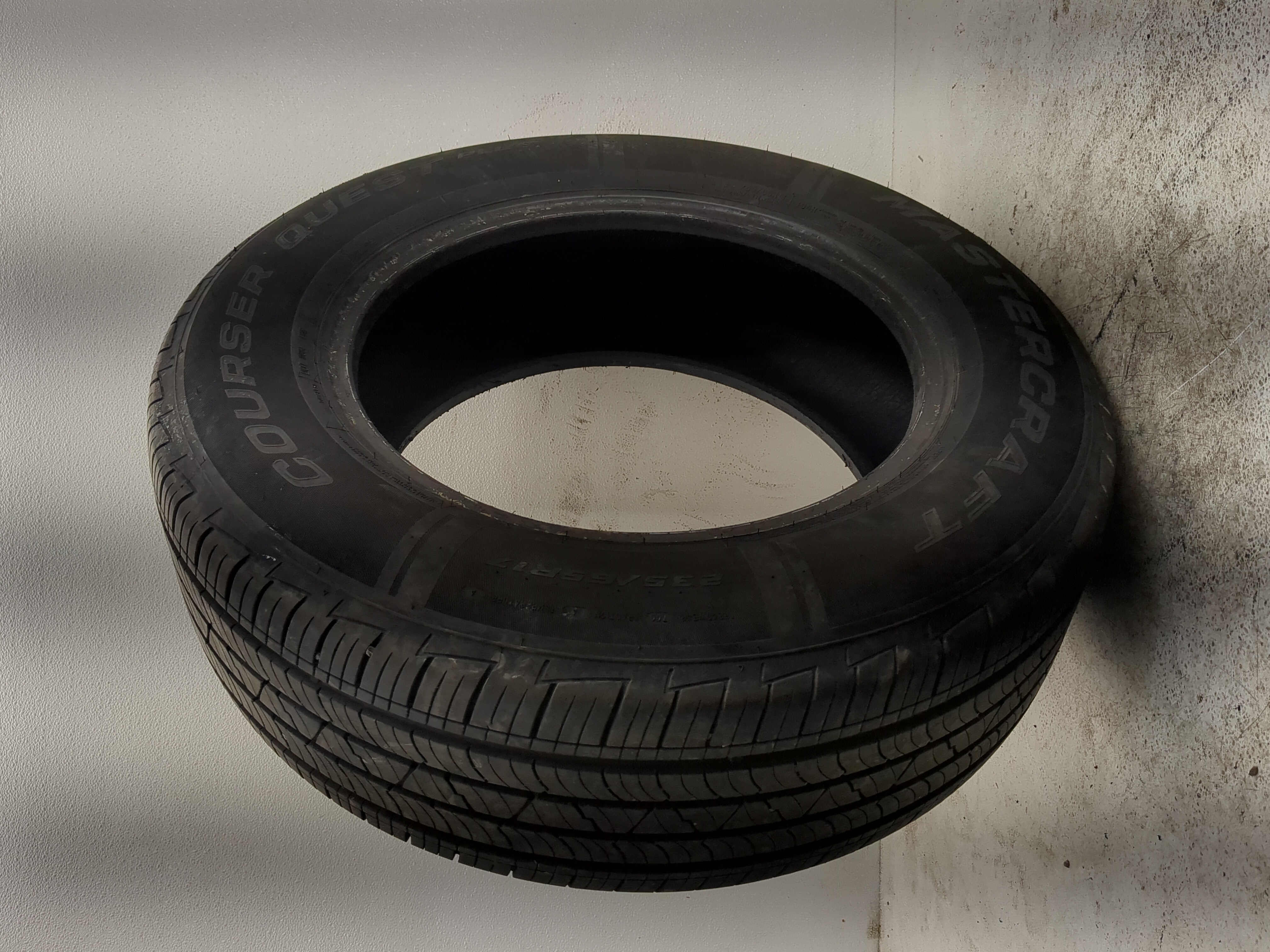 Used Tire 235/65R17 MASTERCRAFT COURSER QUEST PLUS 104H - Tread Depth 10.5/32 - Oemusedautoparts1.com