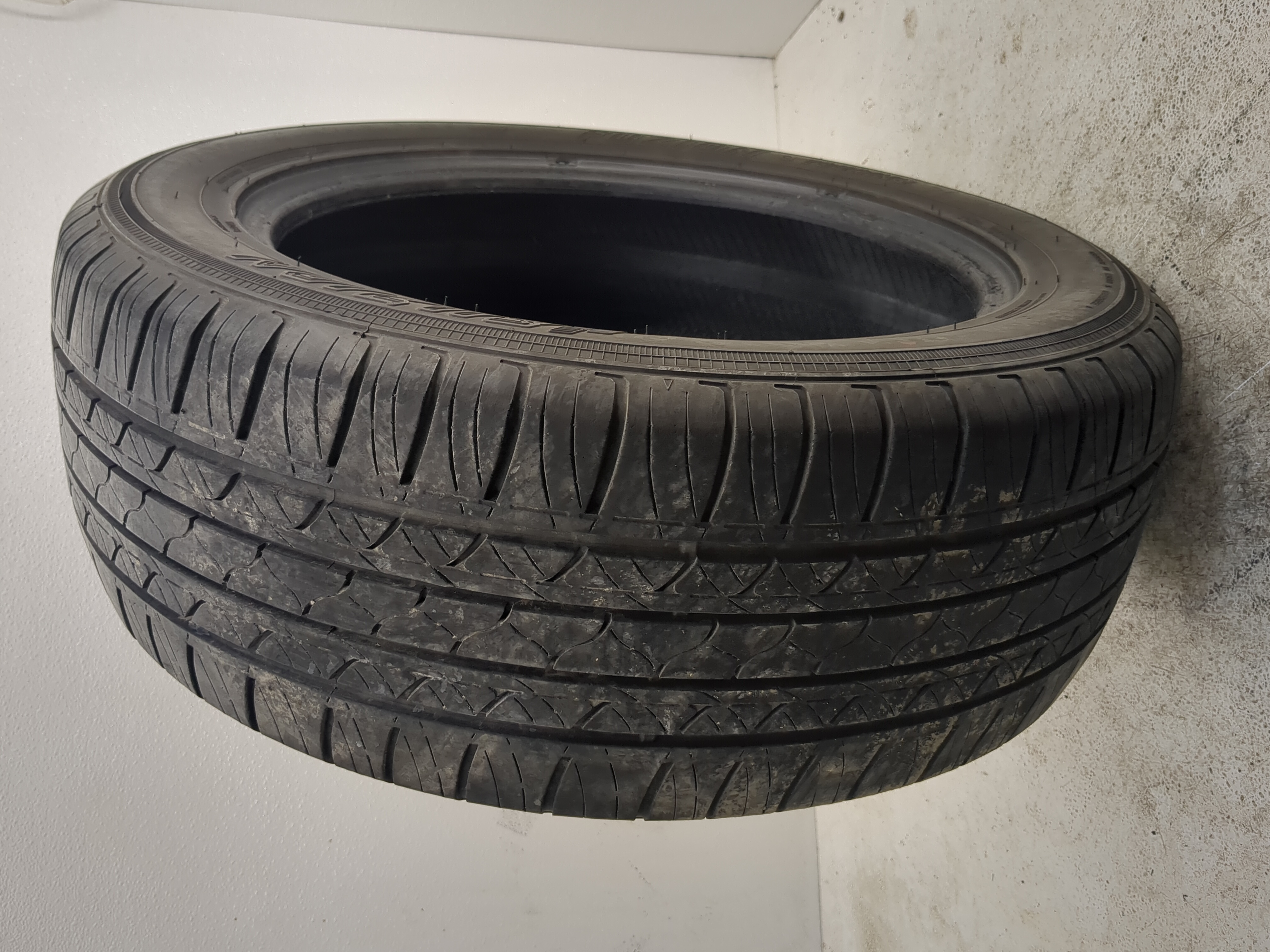 Used Tire 235/55R18 FUZION 235/55R18 100V - Tread Depth 8/32 - Oemusedautoparts1.com