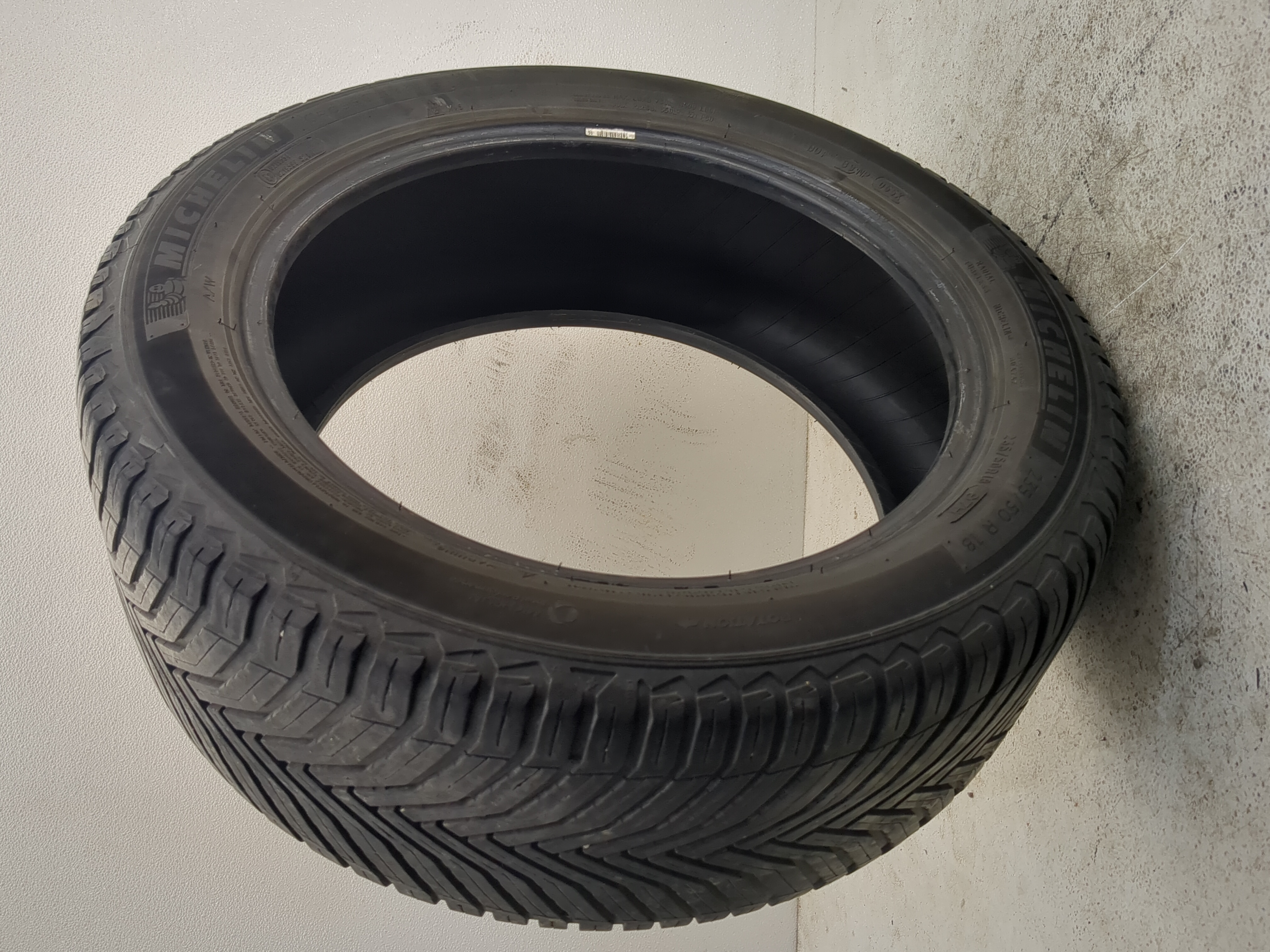 Used Tire 235/50R18 MICHELIN CROSS CLIMATE 2 97H - Tread Depth 6/32 - Oemusedautoparts1.com