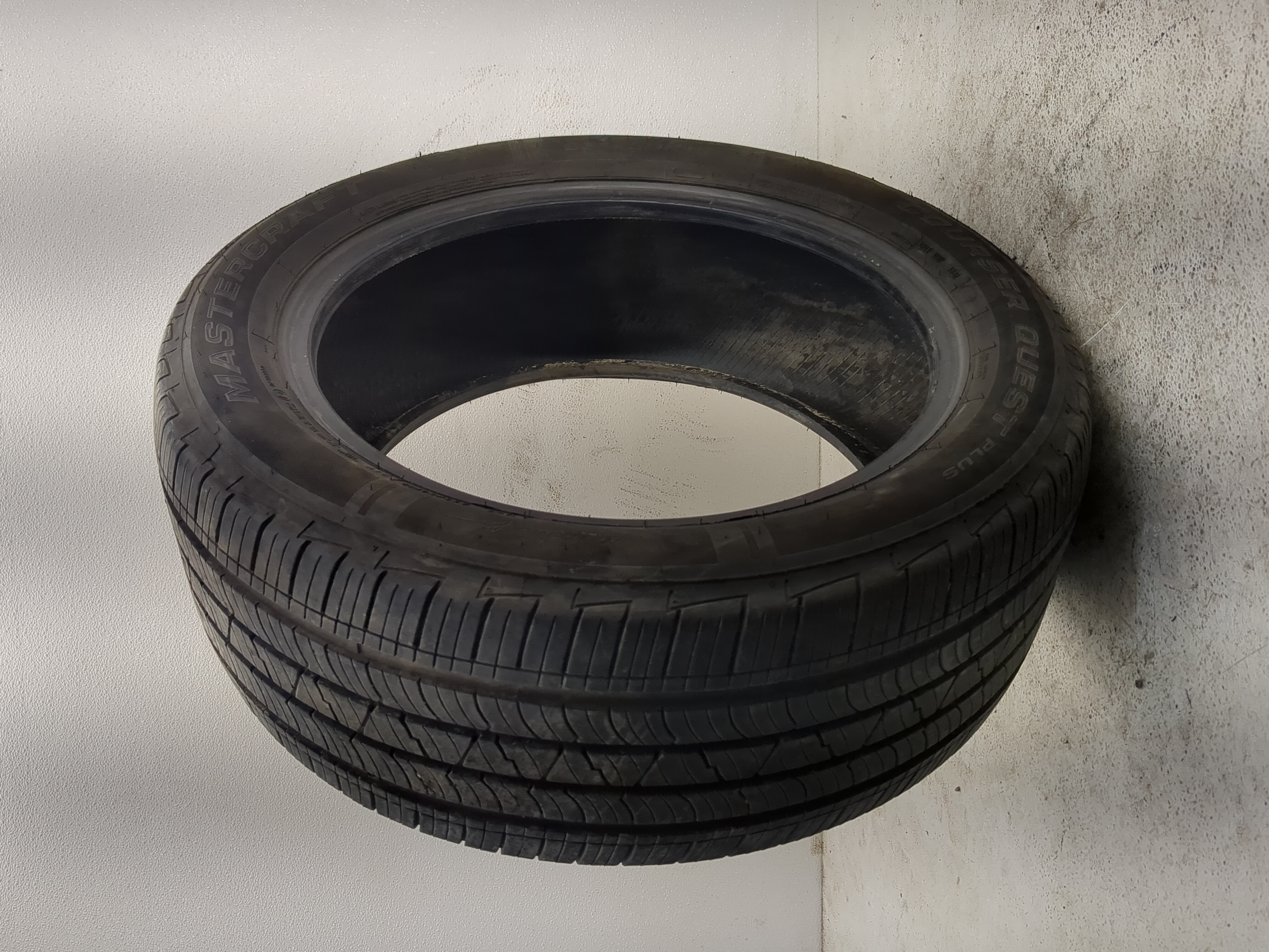 Used Tire 235/50R18 MASTERCRAFT COURSER QUEST PLUS 97V - Tread Depth 10/32 - Oemusedautoparts1.com