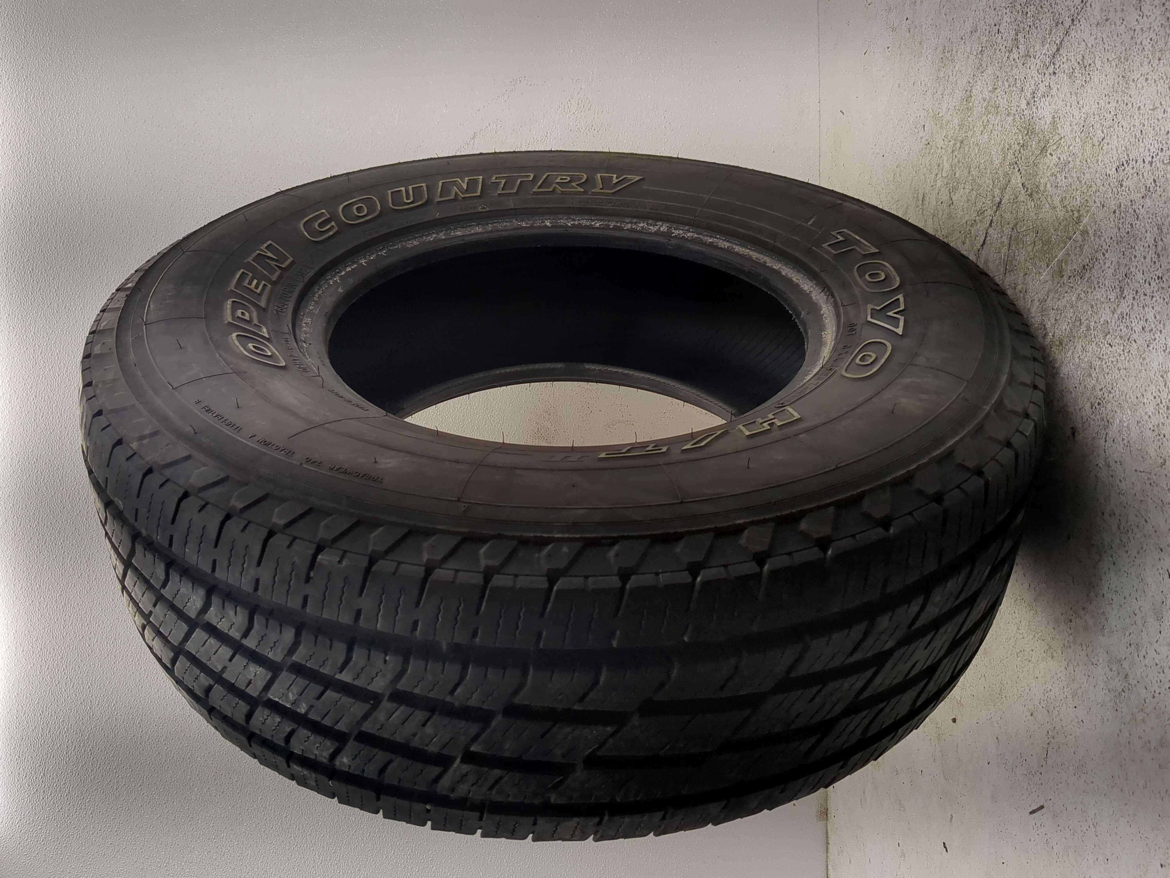 Used Tire 265/70R16 TOYO H/T OPEN COUNTRY 112T - Tread Depth 12/32 - Oemusedautoparts1.com