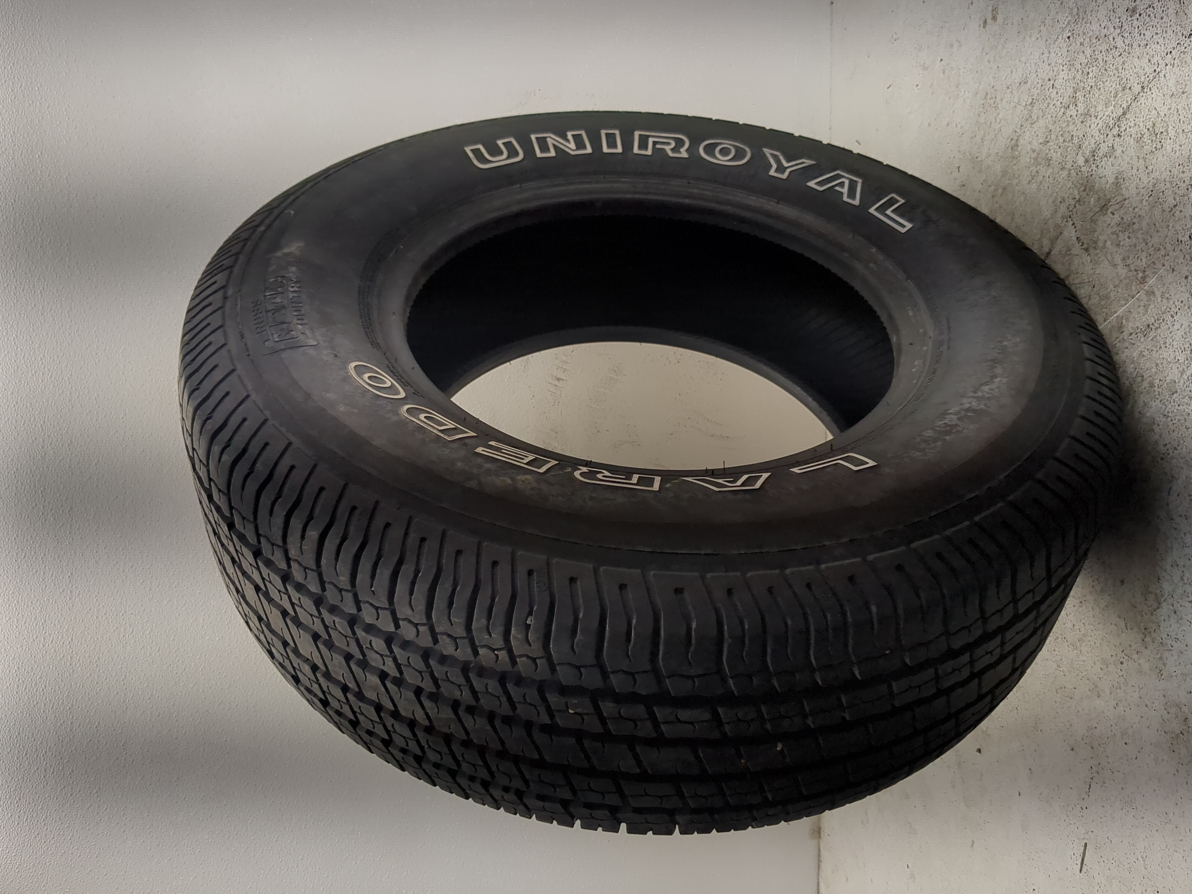 Used Tire P255/70R16 UNIROYAL LAREDO 109S - Tread Depth 12/32 - Oemusedautoparts1.com