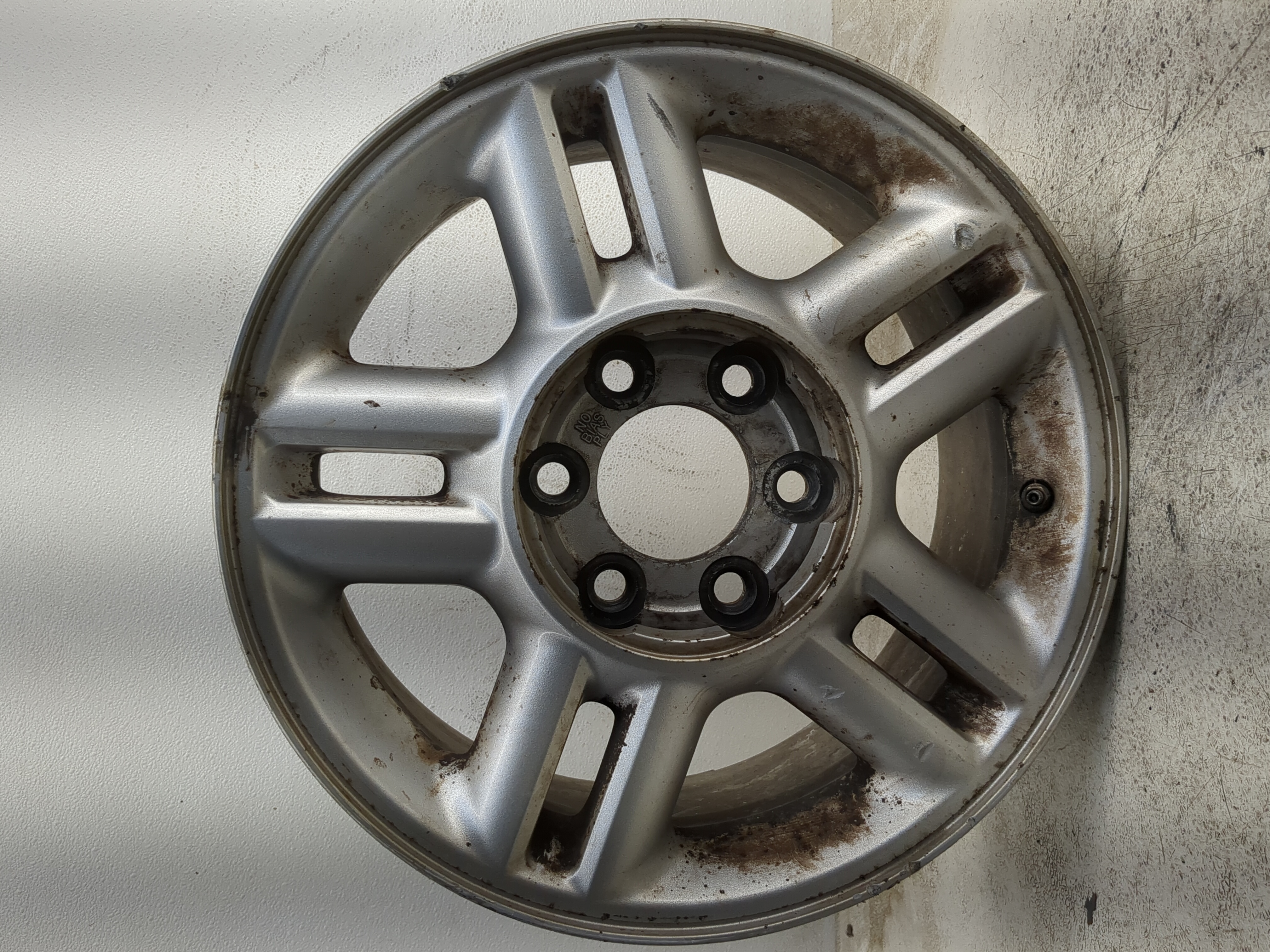 2004-2006 Ford Expedition Oem Wheel Rim 1180353 - Oemusedautoparts1.com