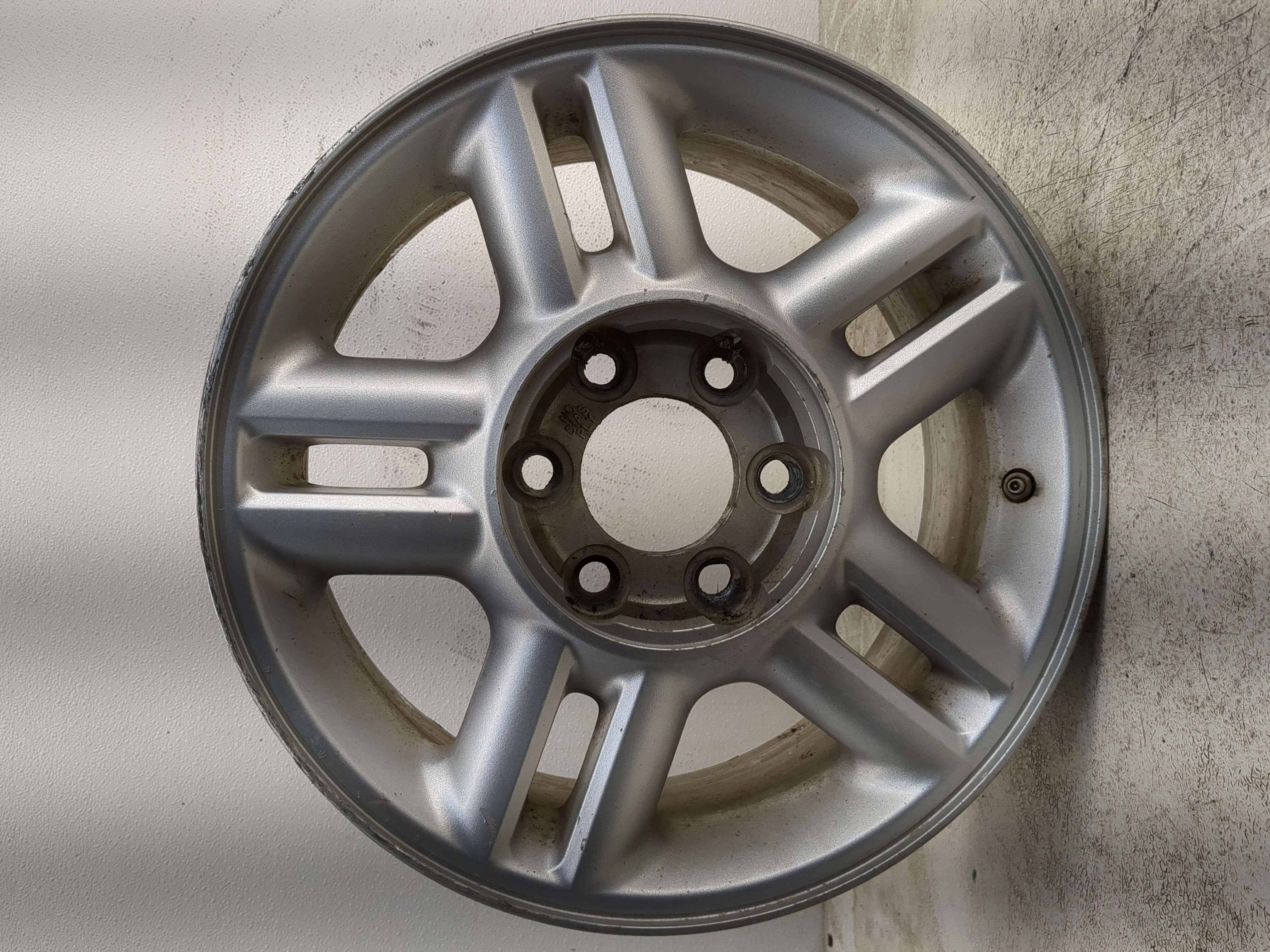 2004-2006 Ford Expedition Oem Wheel Rim 1180354 - Oemusedautoparts1.com
