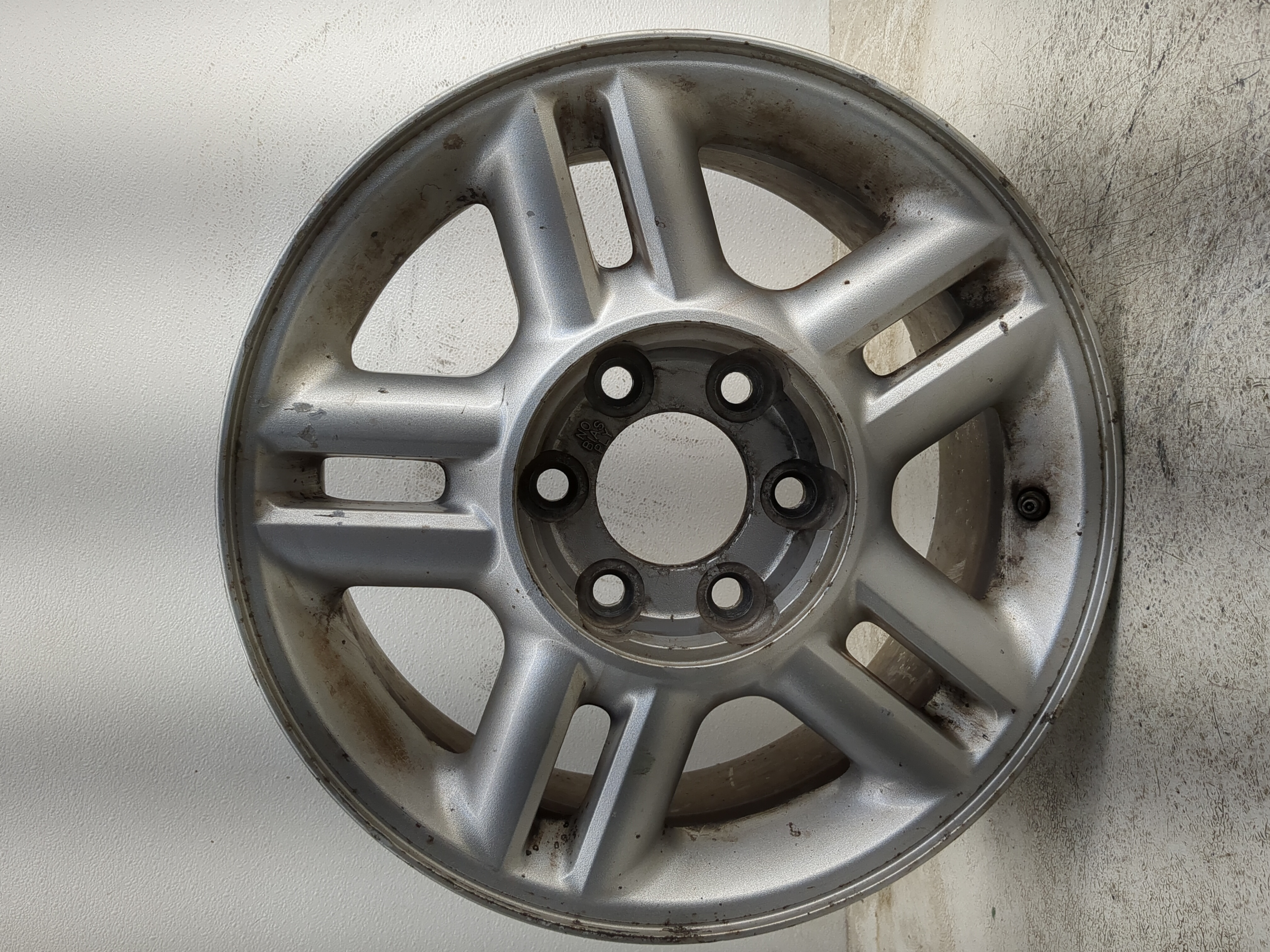 2004-2006 Ford Expedition Oem Wheel Rim 1180355 - Oemusedautoparts1.com