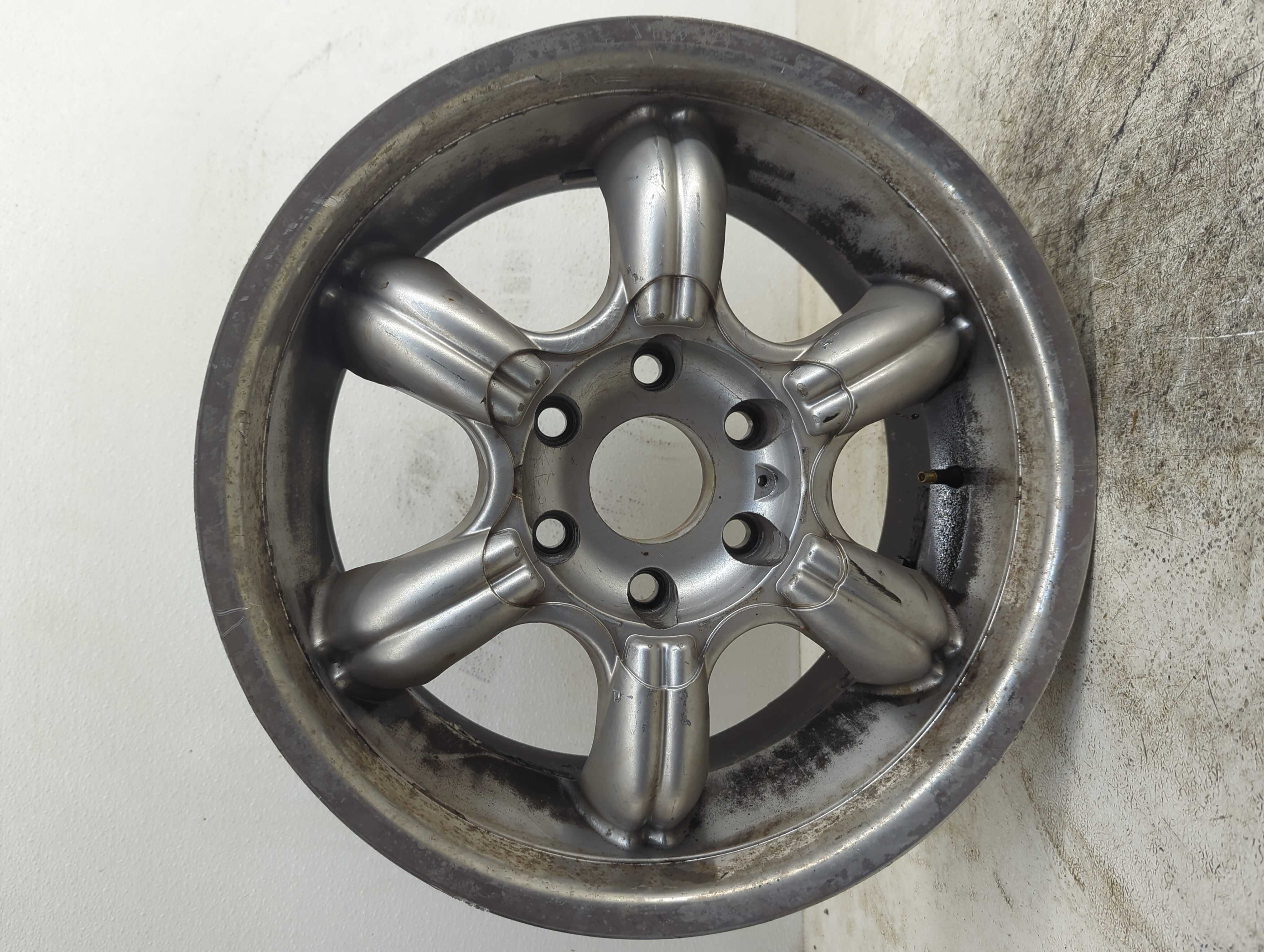1999-2002 Chevrolet Silverado 1500 Oem Wheel Rim 1182137 - Oemusedautoparts1.com