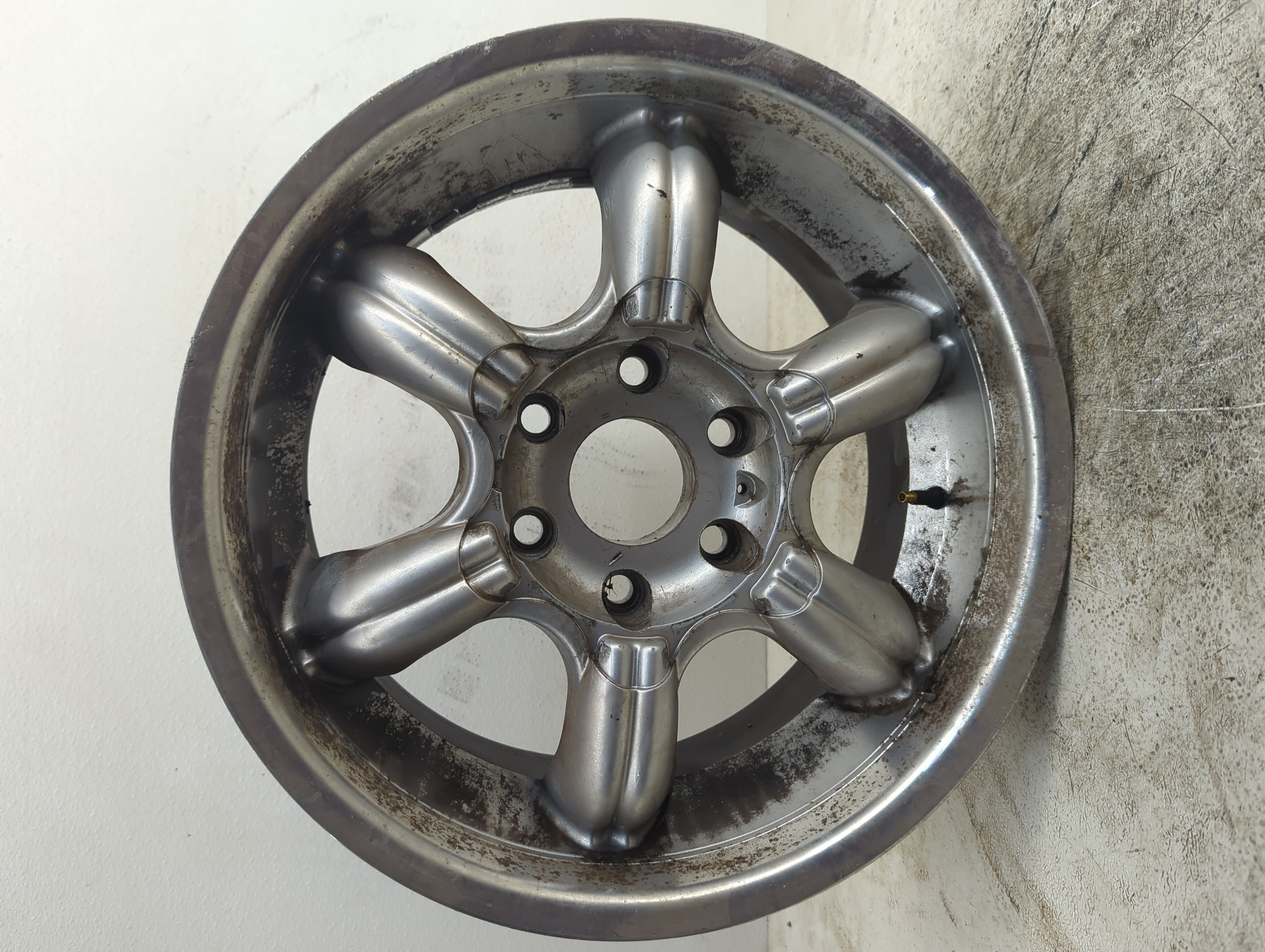 1999-2002 Chevrolet Silverado 1500 Oem Wheel Rim 1182140 - Oemusedautoparts1.com