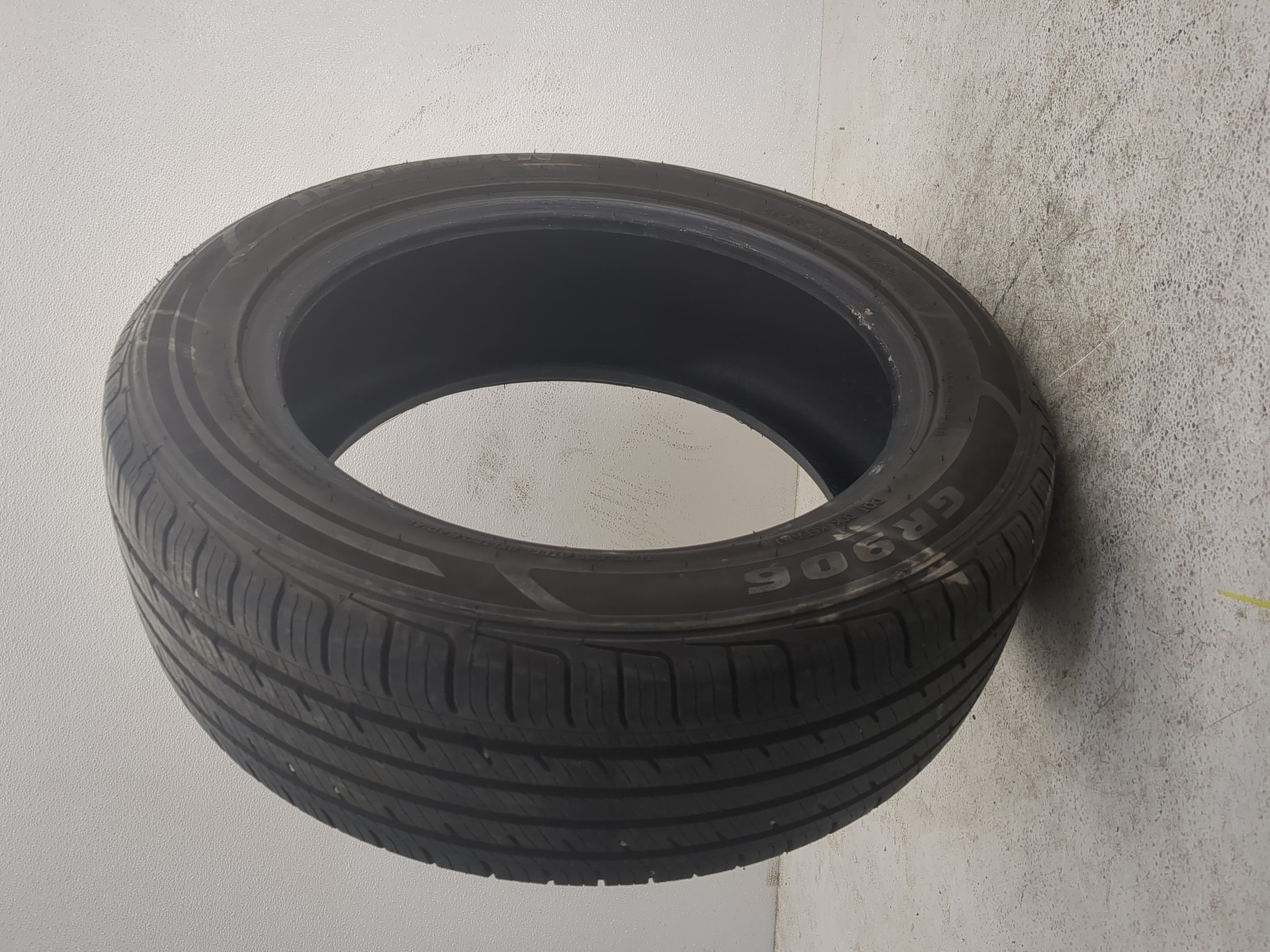 Used Tire 215/55R17 IRONMAN GR906 94H - Tread Depth 9/32 - Oemusedautoparts1.com