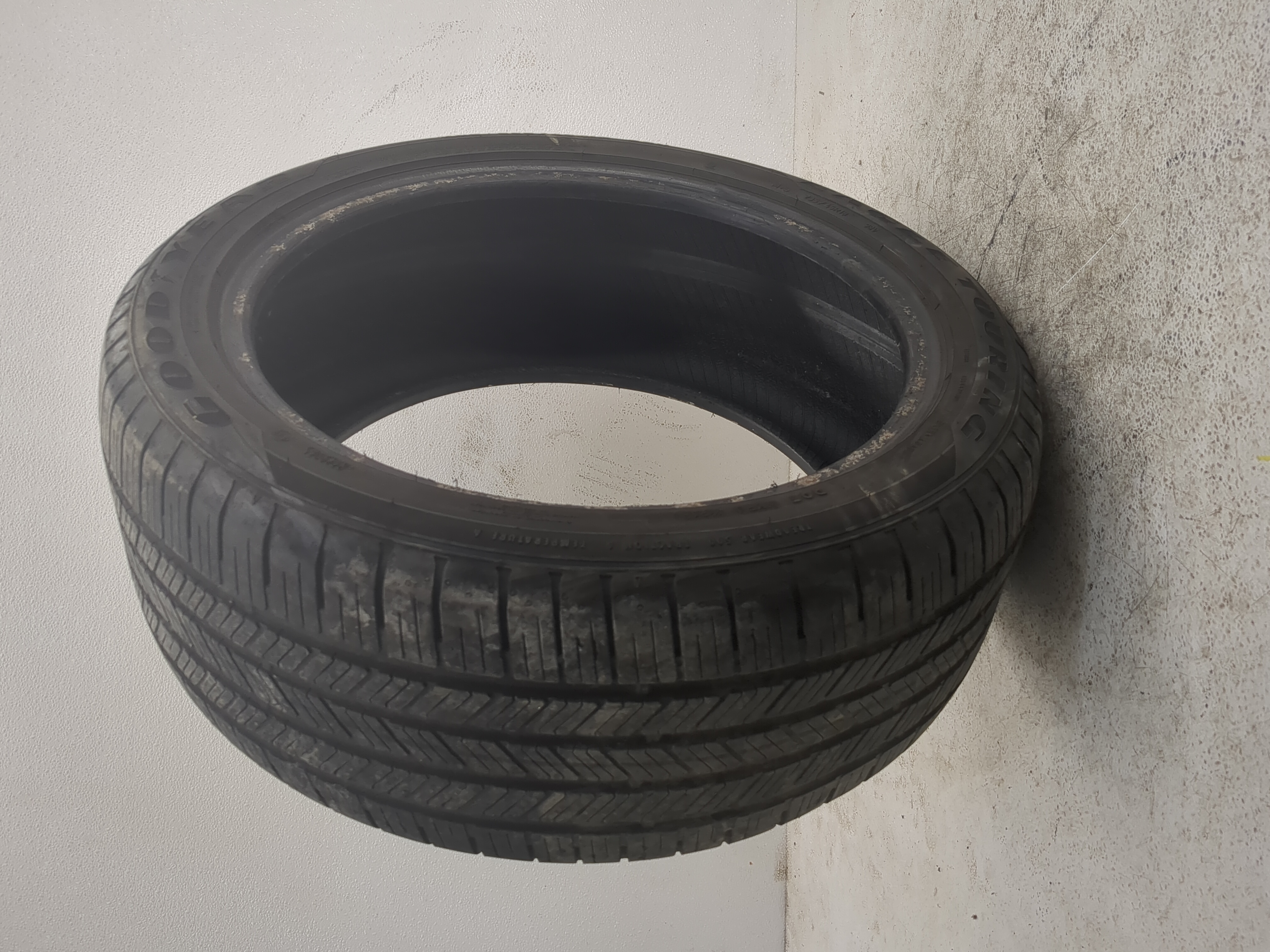Used Tire 235/45R18 GOODYEAR EAGLE TOURING 98V - Tread Depth 7/32 - Oemusedautoparts1.com