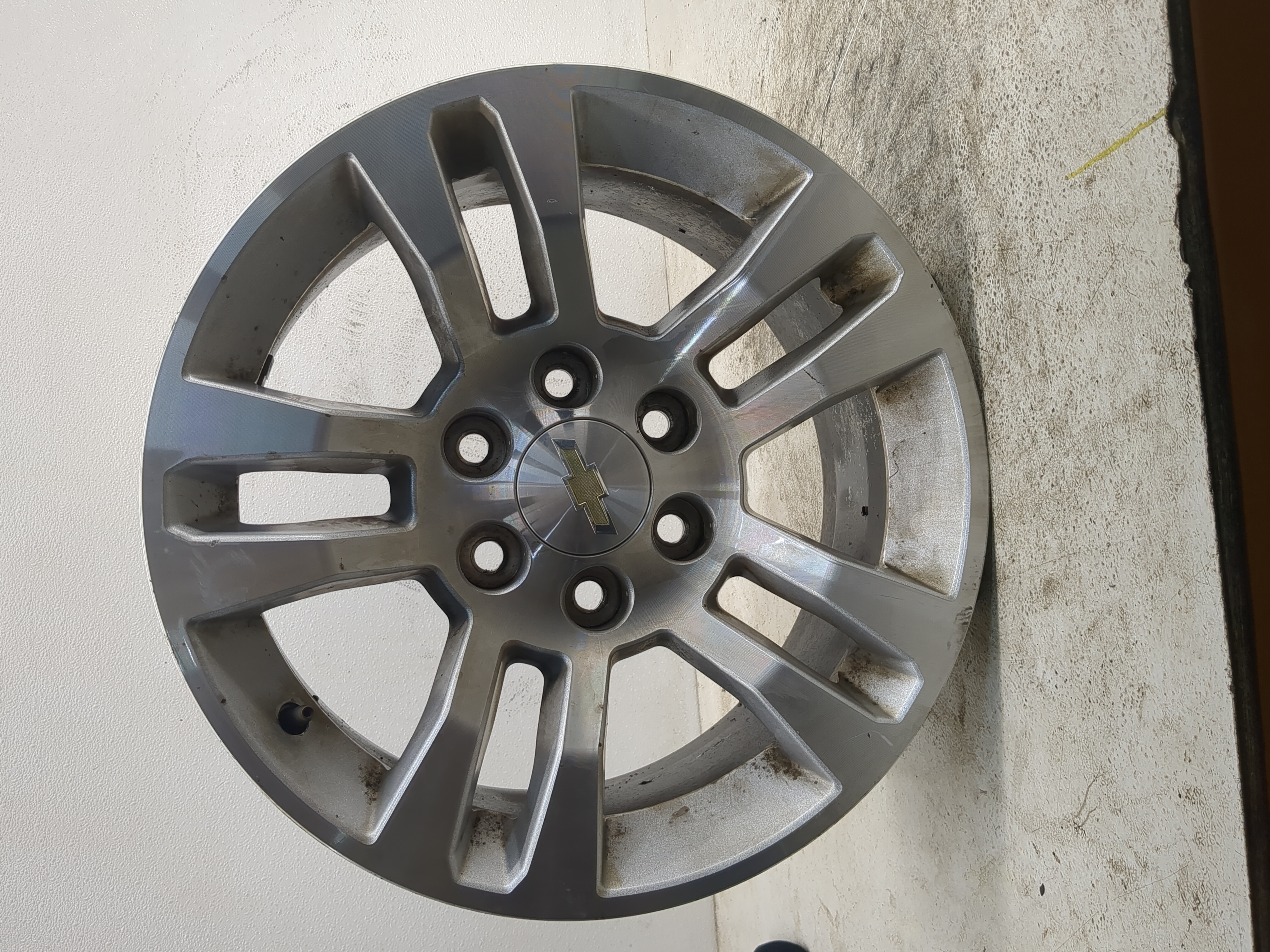 Chevrolet Suburban Oem Wheel Rim 1184874 - Oemusedautoparts1.com