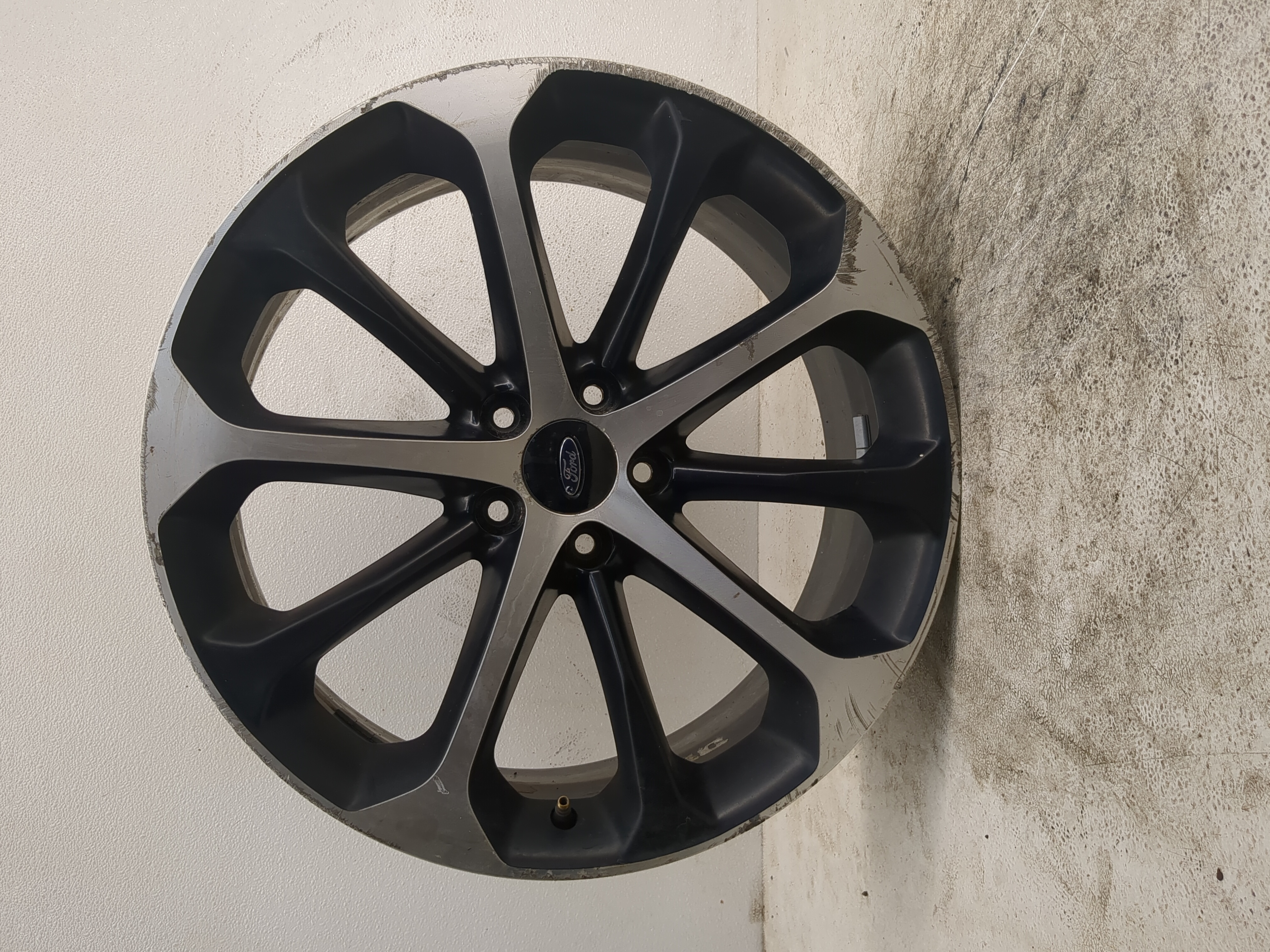 2014-2016 Ford Taurus Oem Wheel Rim 1184903 - Oemusedautoparts1.com