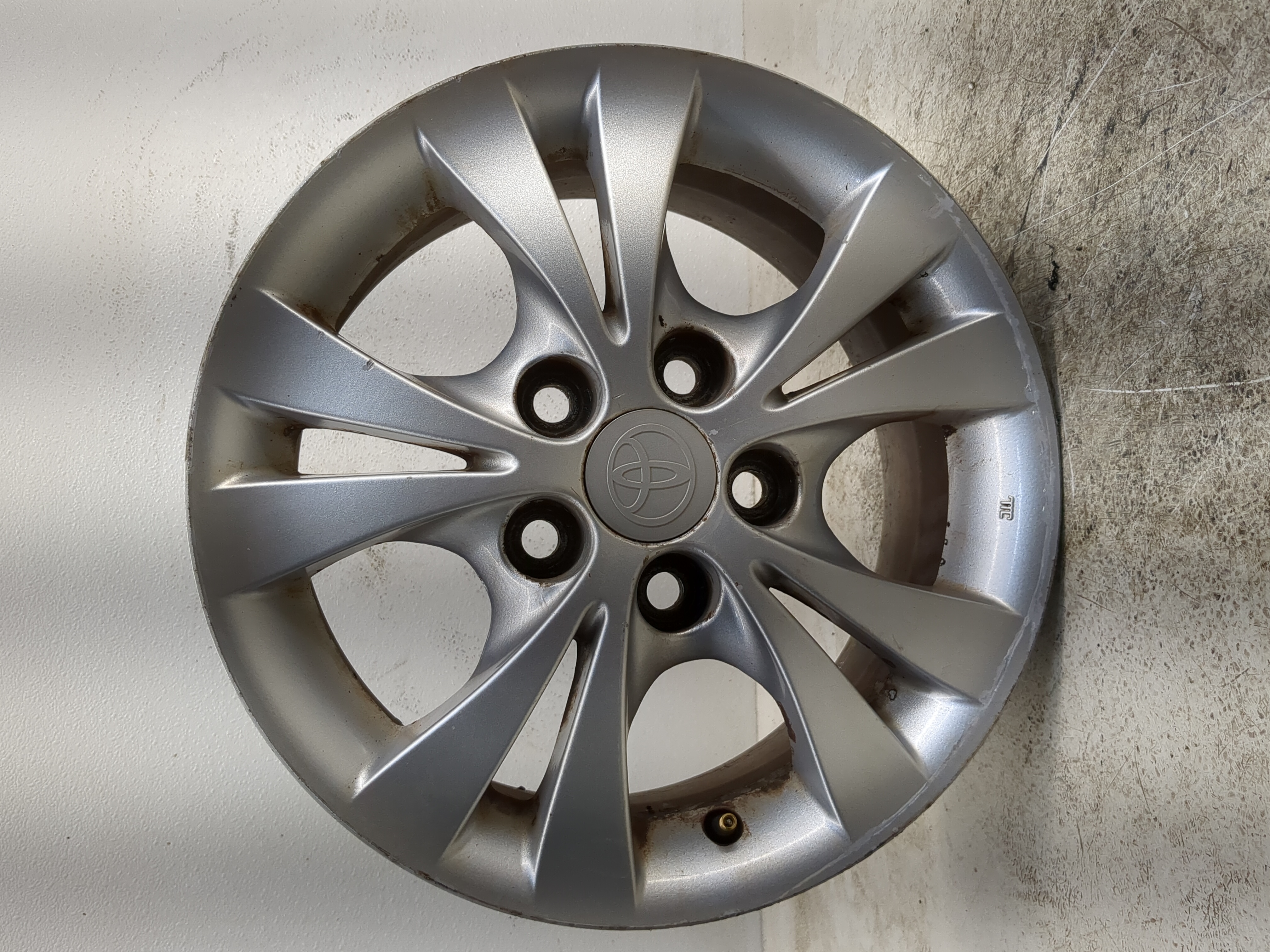 2004-2006 Toyota Camry Oem Wheel Rim 1187120 - Oemusedautoparts1.com