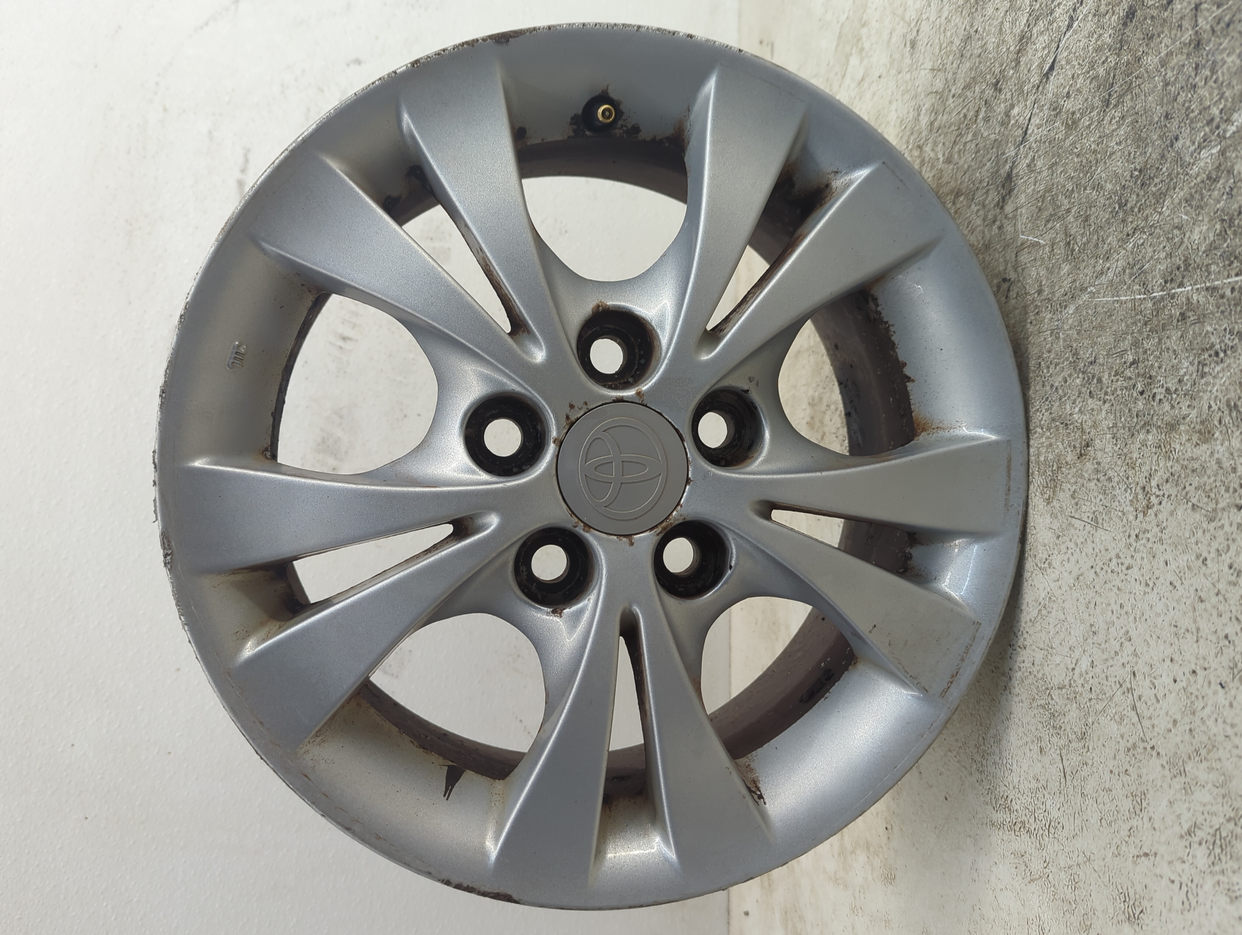 2004-2006 Toyota Camry Oem Wheel Rim 1187121 - Oemusedautoparts1.com