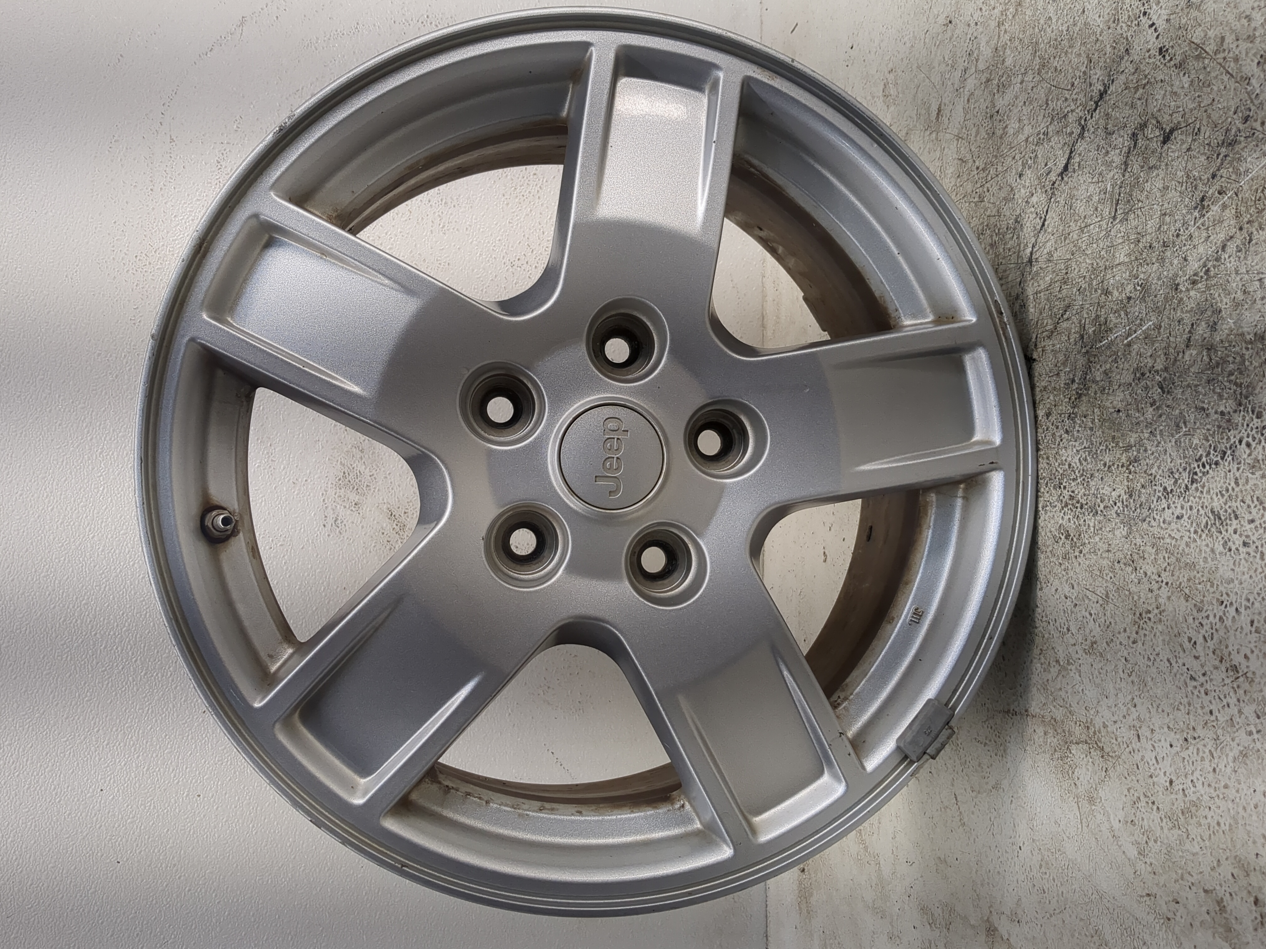 2005-2007 Jeep Grand Cherokee Oem Wheel Rim 1187585 - Oemusedautoparts1.com