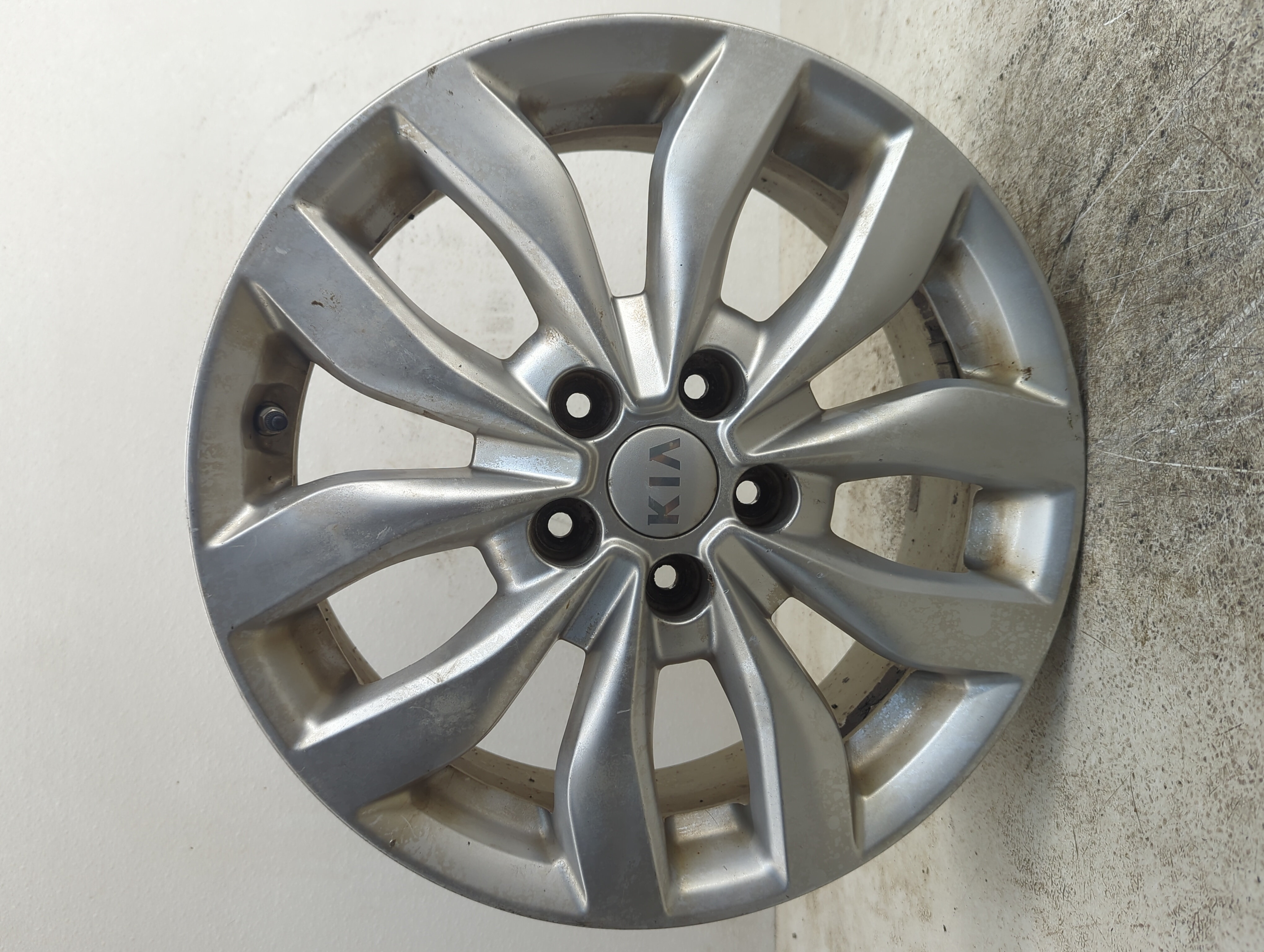 2014-2015 Kia Optima Oem Wheel Rim 1188335 - Oemusedautoparts1.com