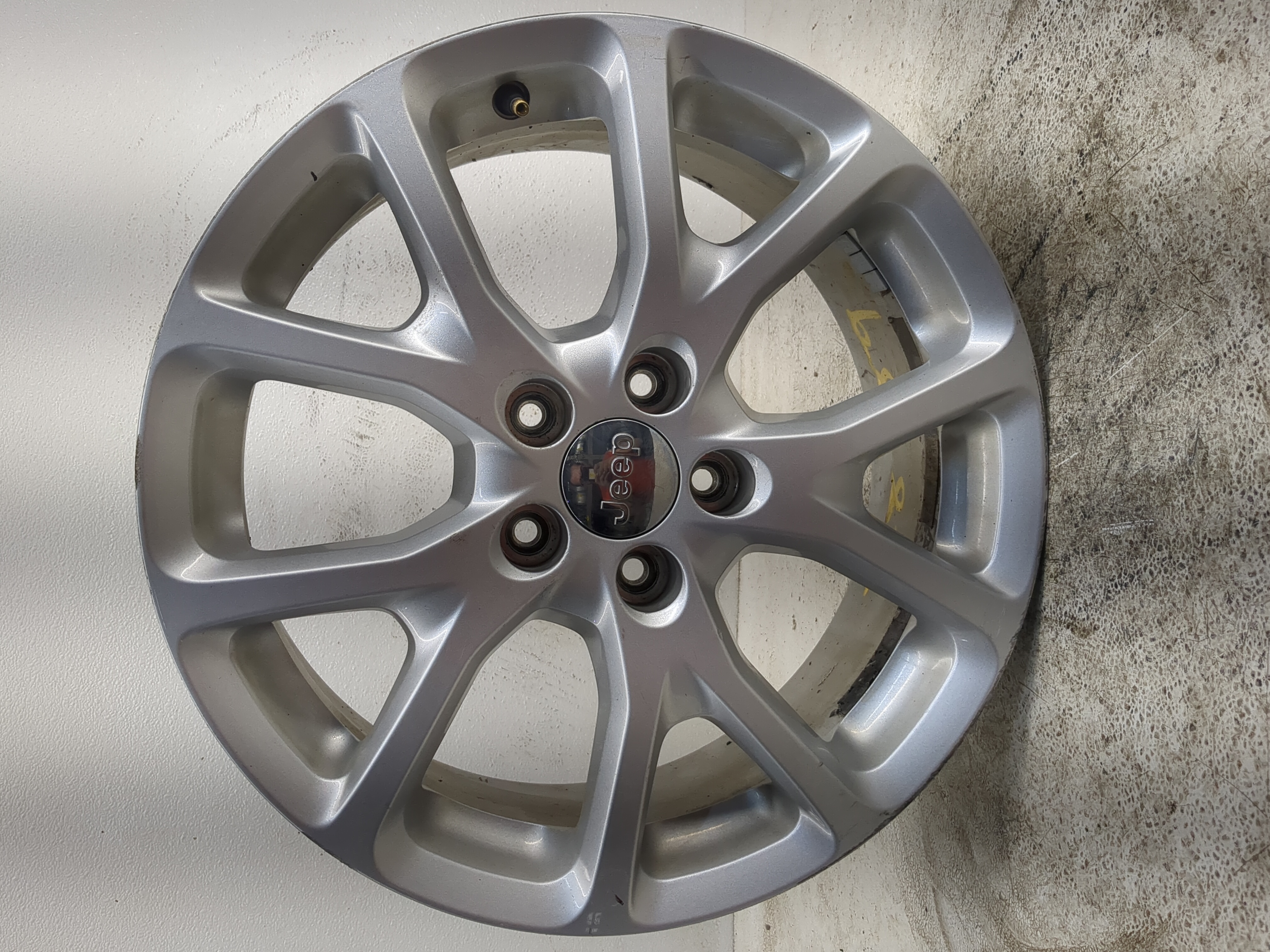 2014-2018 Jeep Cherokee Oem Wheel Rim 1188542 - Oemusedautoparts1.com