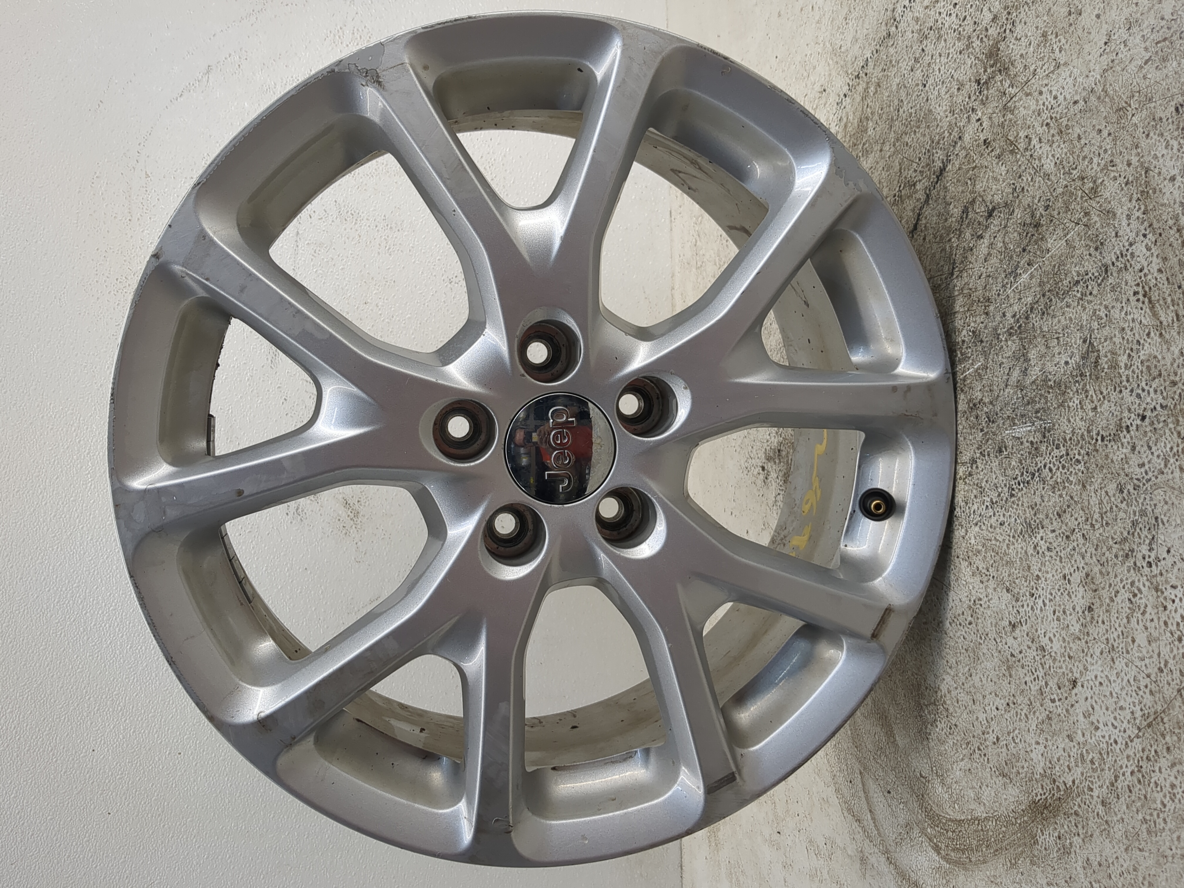 2014-2018 Jeep Cherokee Oem Wheel Rim 1188545 - Oemusedautoparts1.com