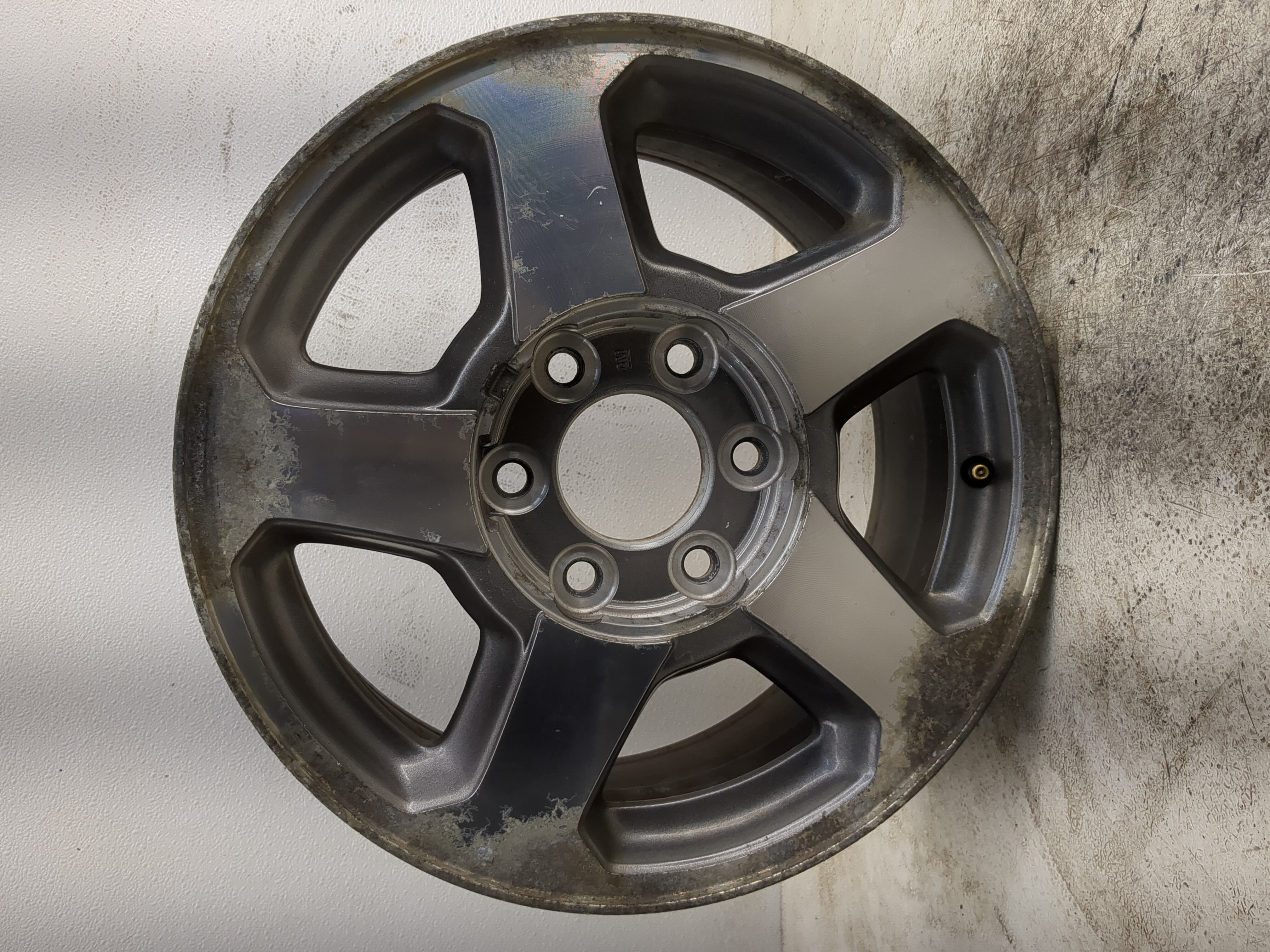 2002-2006 Chevrolet Trailblazer Oem Wheel Rim 1188777 - Oemusedautoparts1.com