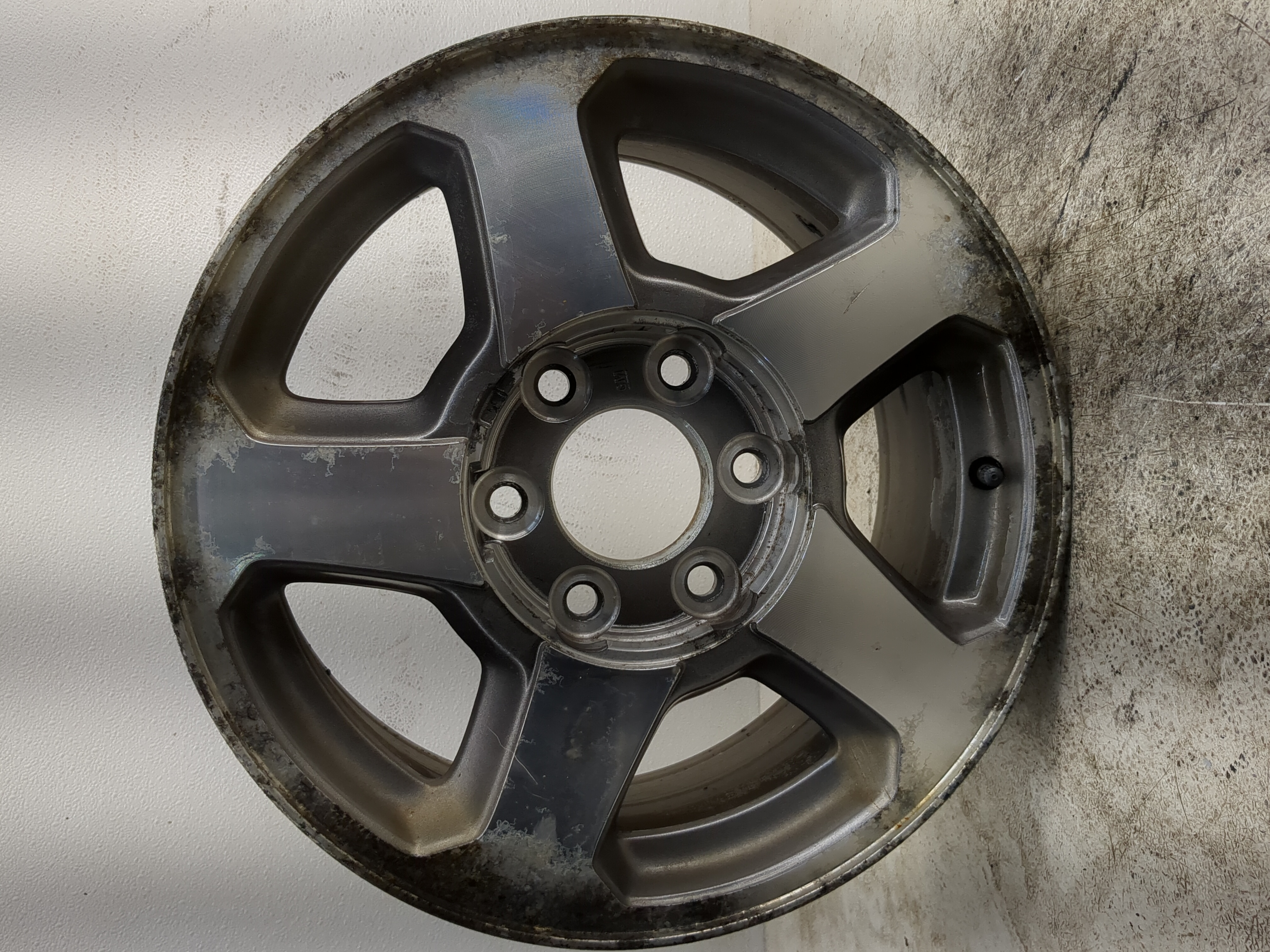 2002-2006 Chevrolet Trailblazer Oem Wheel Rim 1188778 - Oemusedautoparts1.com