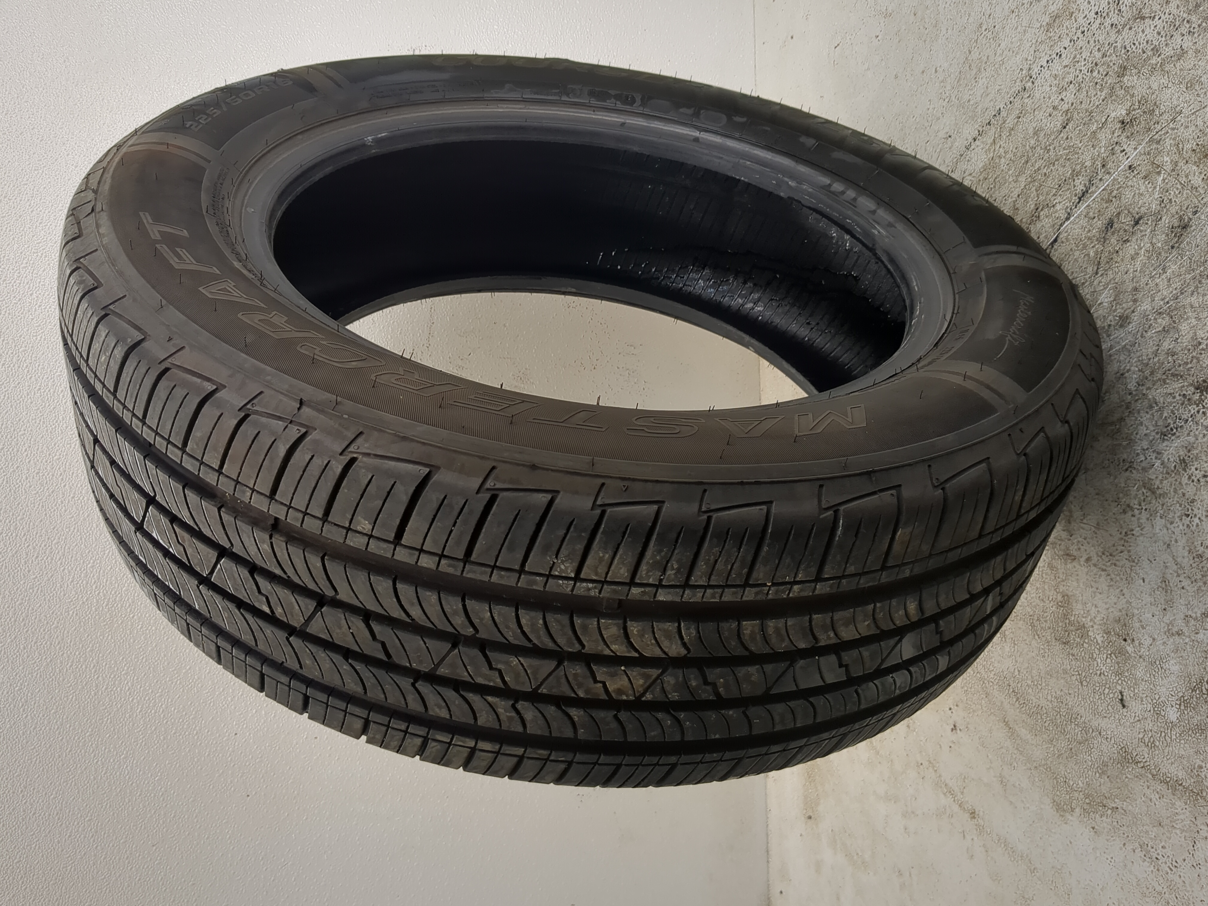 Used Tire 225/60R18 MASTERCRAFT COURSER QUEST PLUS 100H - Tread Depth 10/32 - Oemusedautoparts1.com