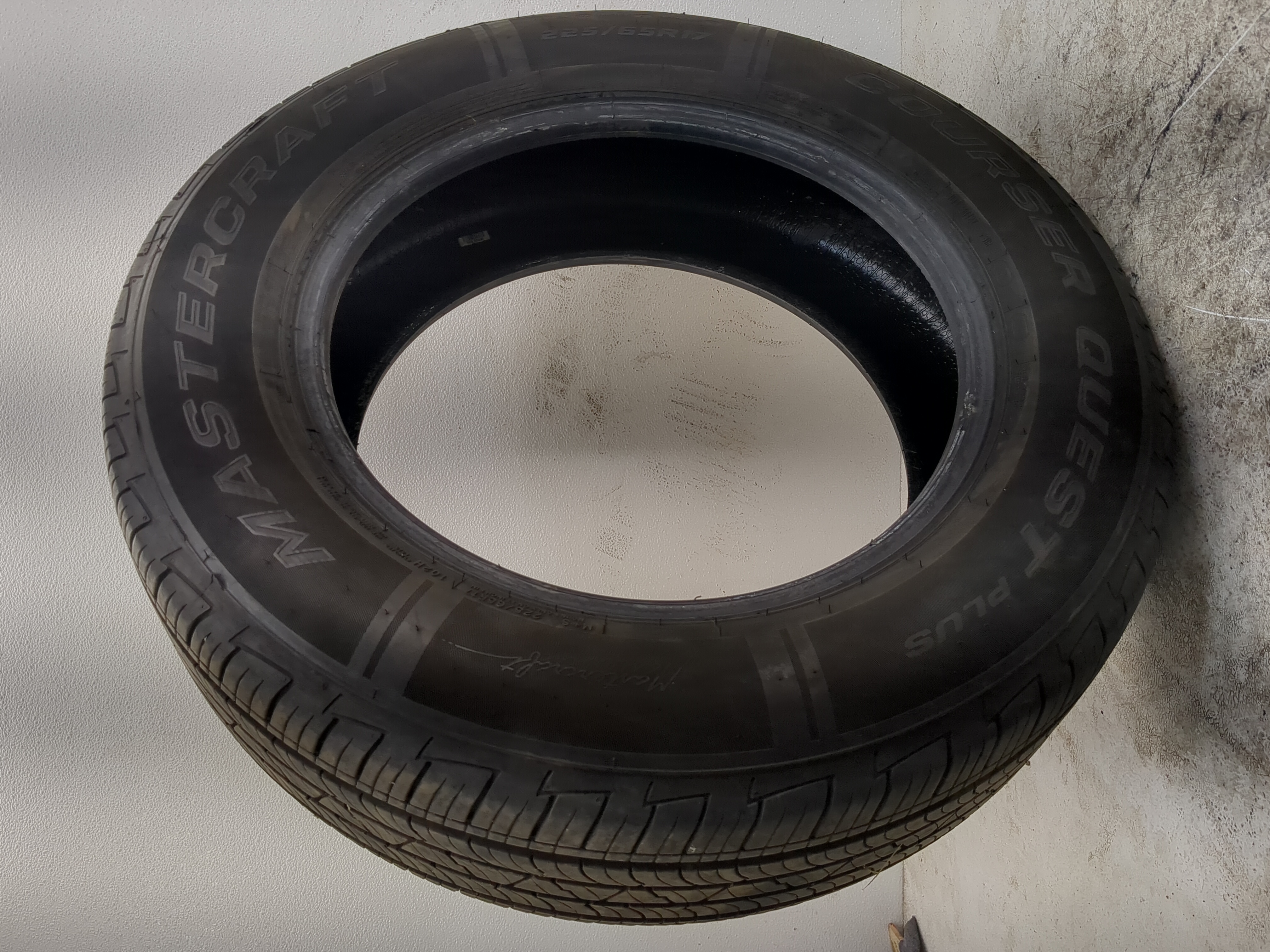 Used Tire 225/65R17 MASTERCRAFT COURSER QUEST PLUS 102H - Tread Depth 8.5/32 - Oemusedautoparts1.com