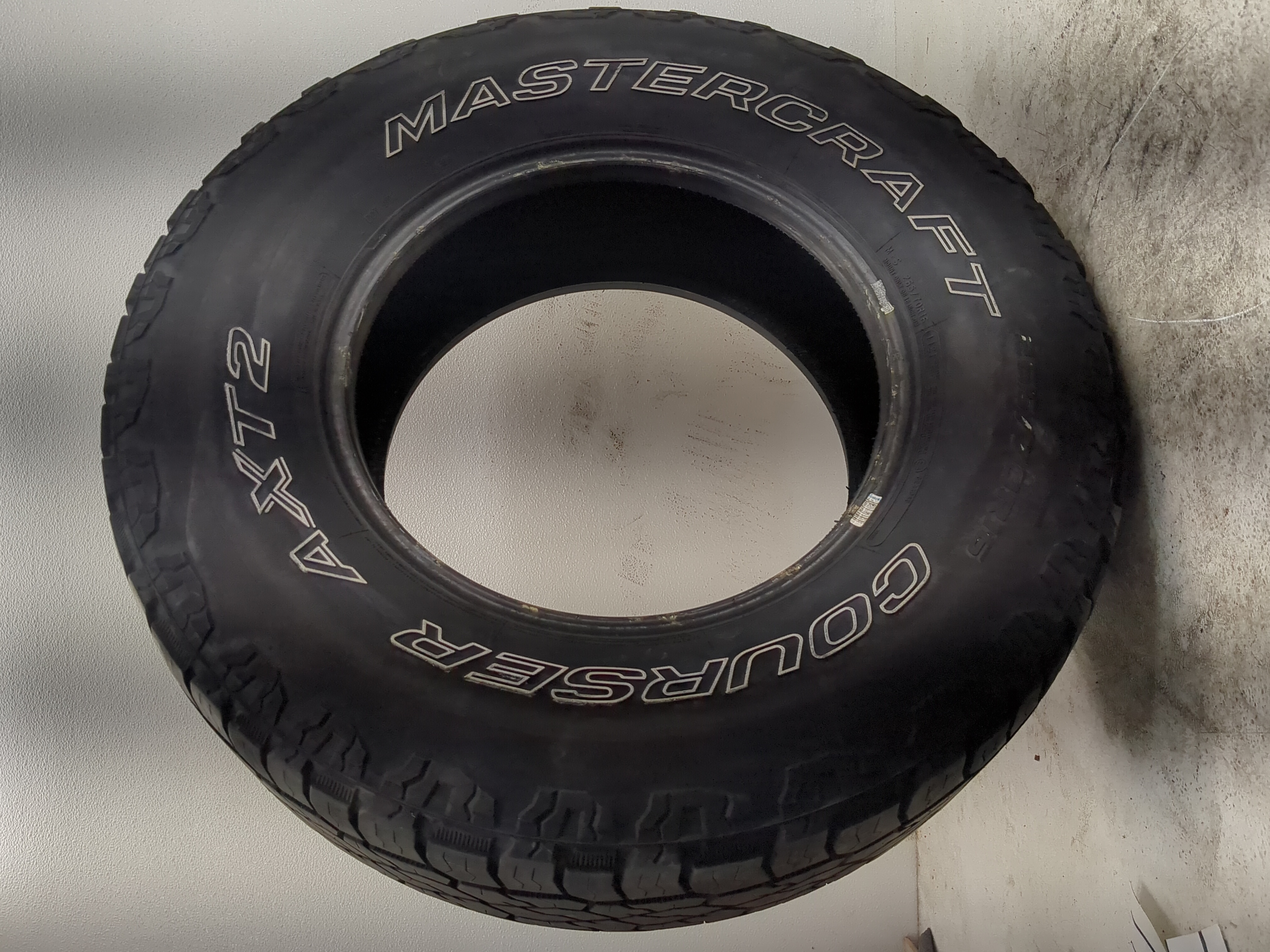 Used Tire 265/70R16 MASTERCRAFT COURSER AXT2 112T - Tread Depth 7/32 - Oemusedautoparts1.com