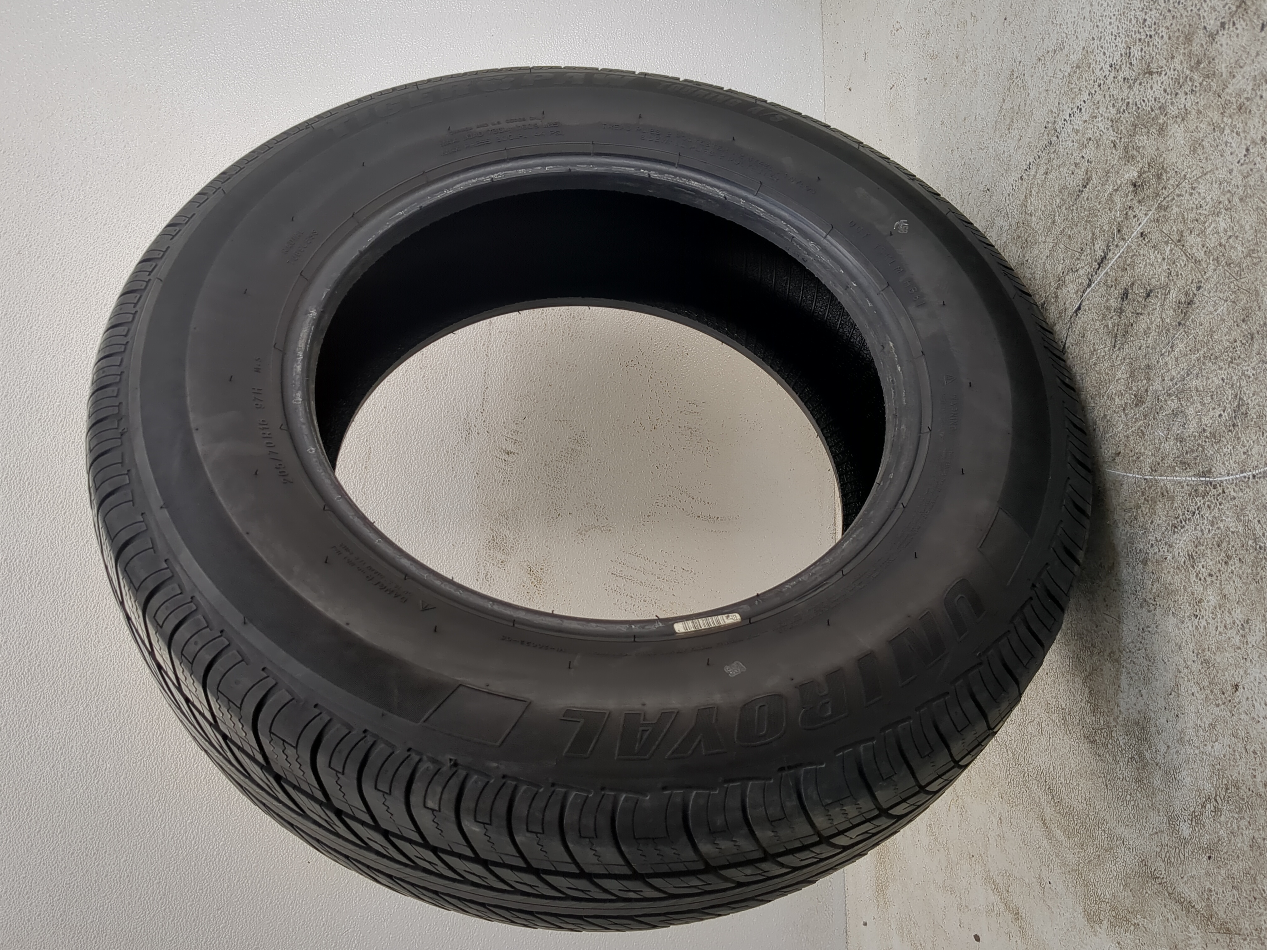 Used Tire 205/70R16 UNIROYAL TIGERPAW TOURING AS 97H - Tread Depth 9/32 - Oemusedautoparts1.com