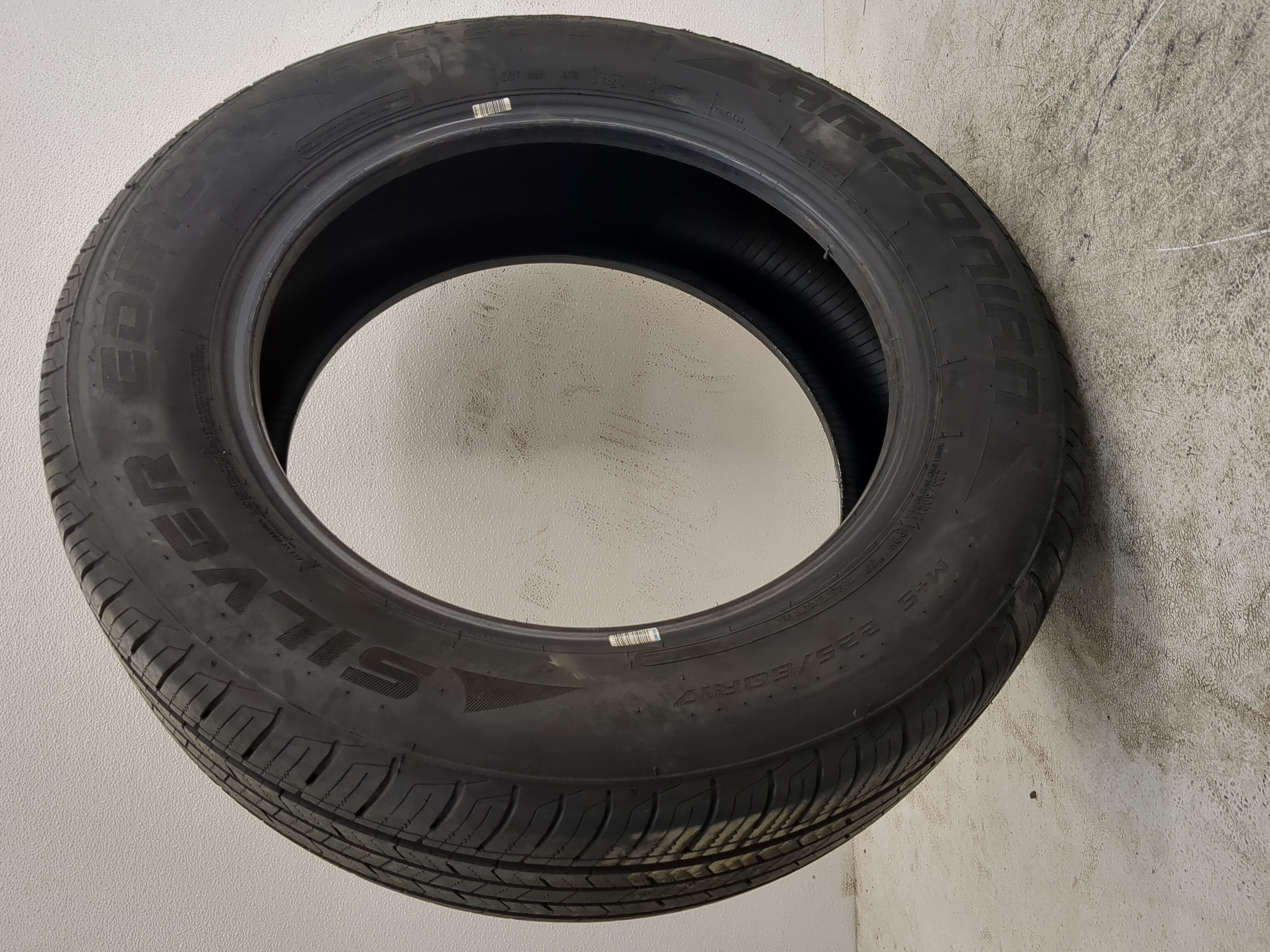 Used Tire 225/60R17 ARIZONIAN SILVER EDITION ALL SEASON 99H - Tread Depth 8/32 - Oemusedautoparts1.com